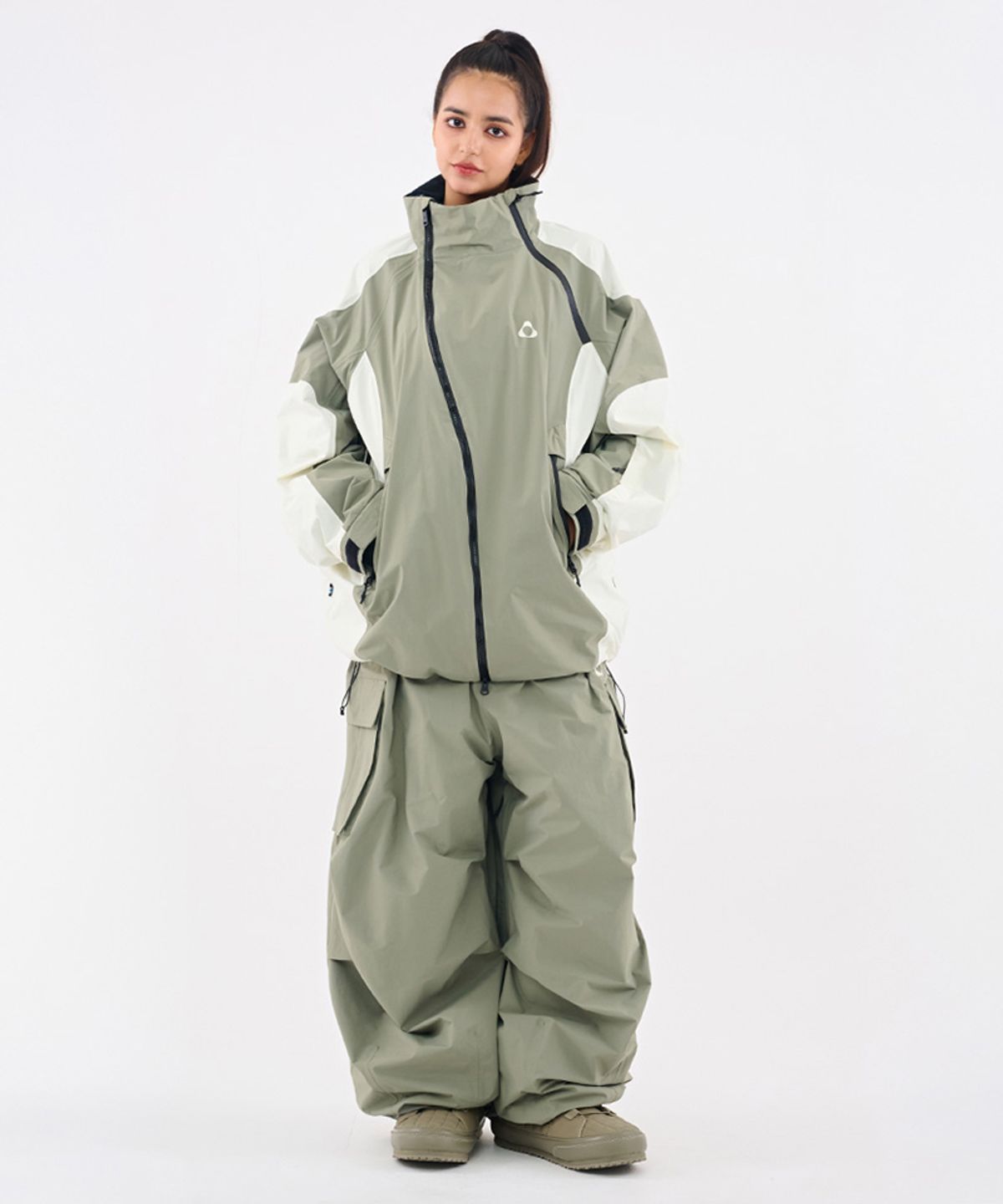 돌아우터웨어(DOLL OUTERWEAR) [DOLL X DUMDIDUM] 2526 비타 자켓&팬츠 세트 KHAKI 남녀공용