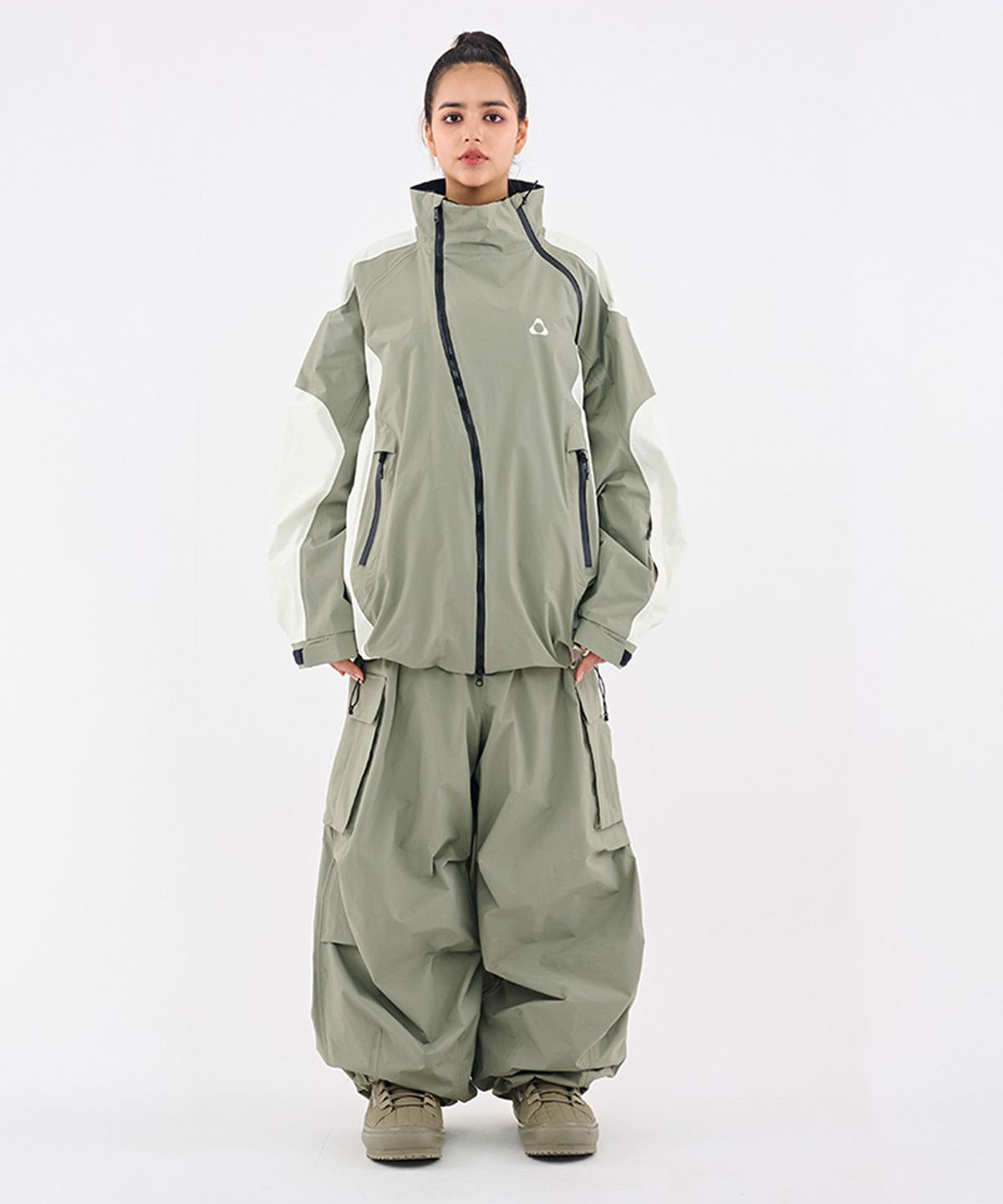 돌아우터웨어(DOLL OUTERWEAR) [DOLL X DUMDIDUM] 2526 비타 자켓&팬츠 세트 KHAKI 남녀공용