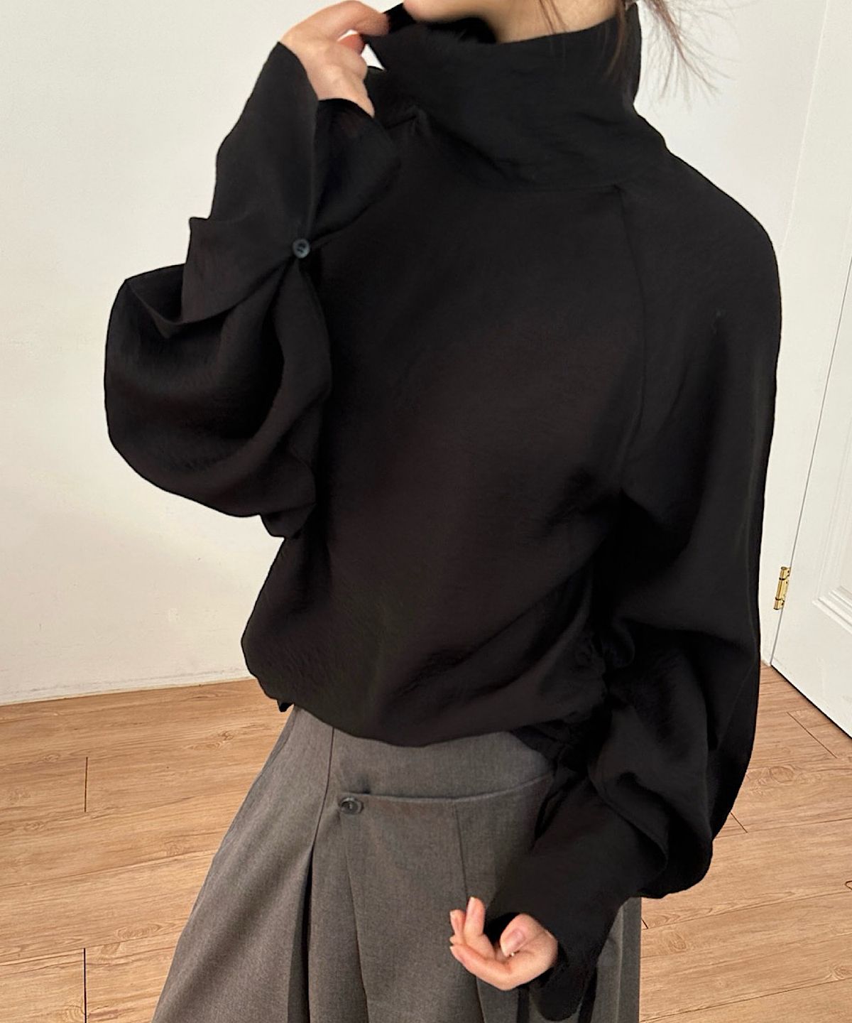 아포엠(APOEM) Folded Blouse - 3colors