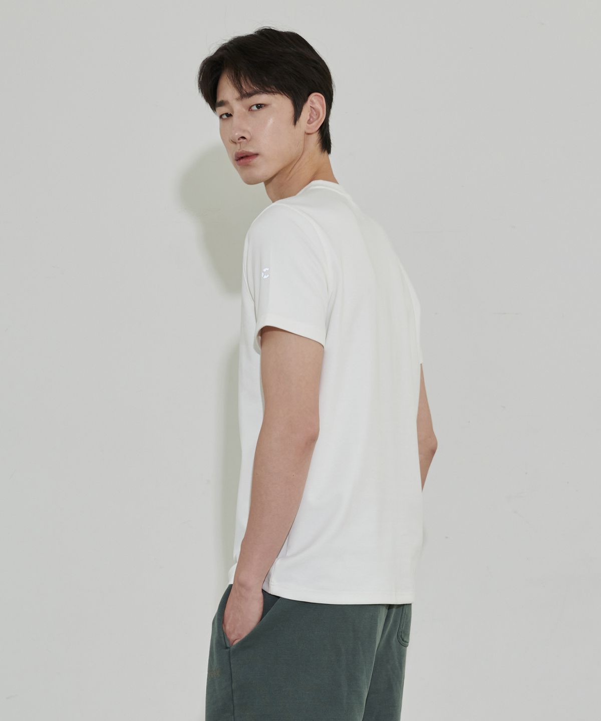 챕터엑스(CHAPTER.X) 올라운드 소프트 세미 머슬핏 하프셔츠 (White)