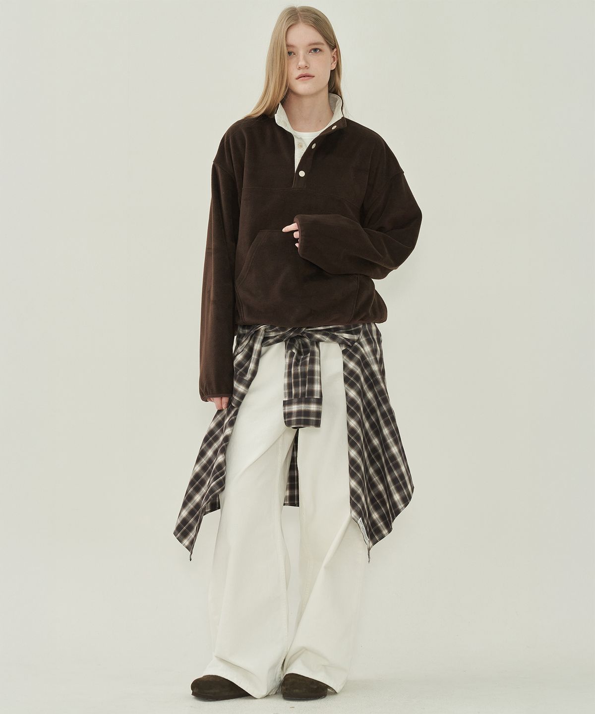 모트(MOTT) 버튼 풀오버 플리스 - Brown