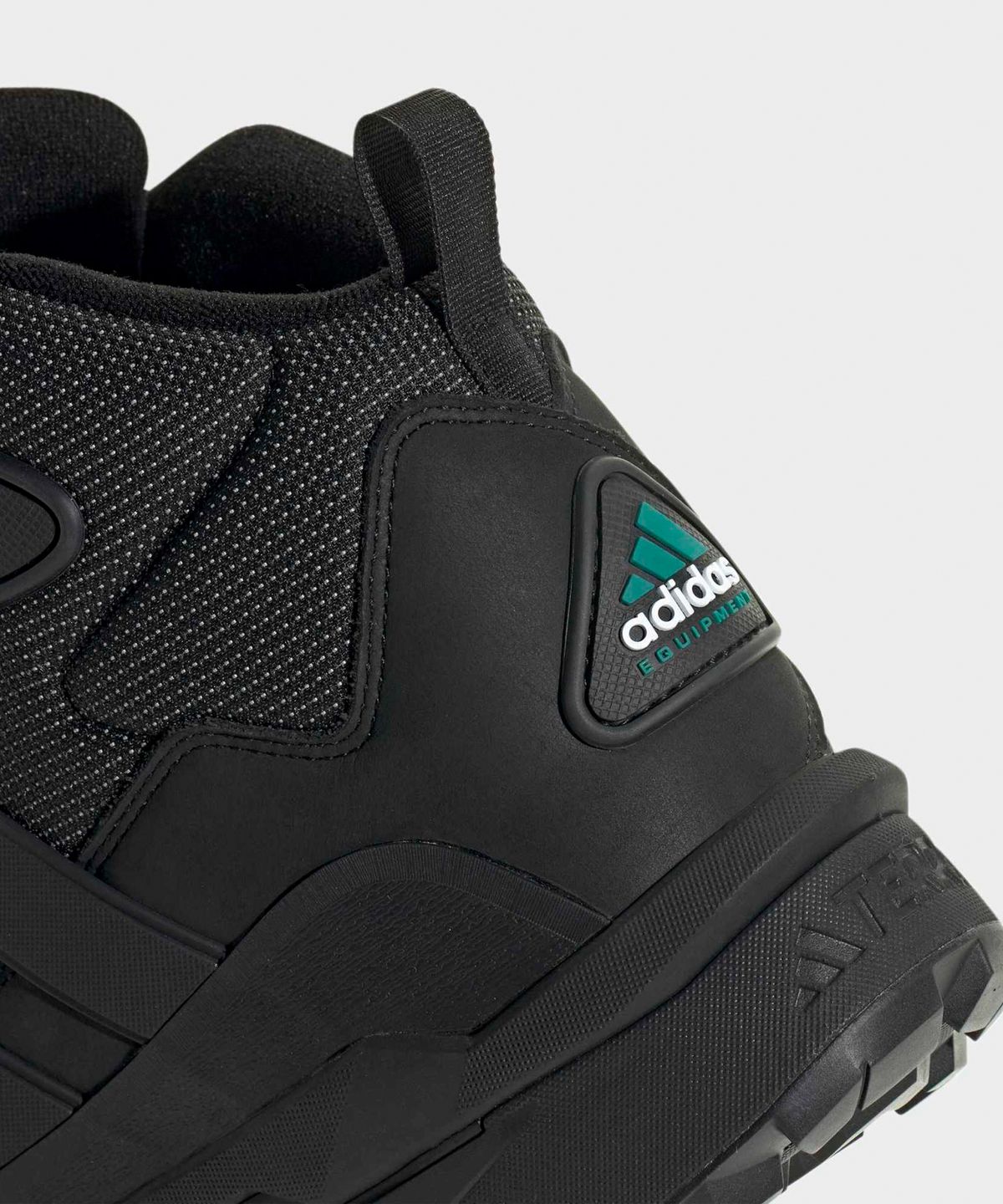 아디다스(ADIDAS) 이큅먼트 스카이체이서 GTX - 블랙 / JQ3163