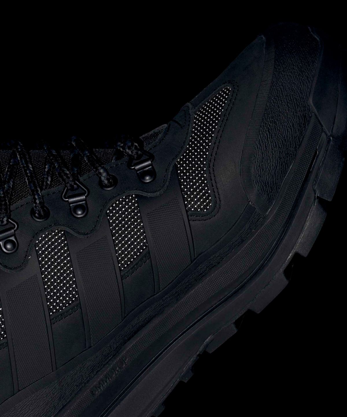 아디다스(ADIDAS) 이큅먼트 스카이체이서 GTX - 블랙 / JQ3163