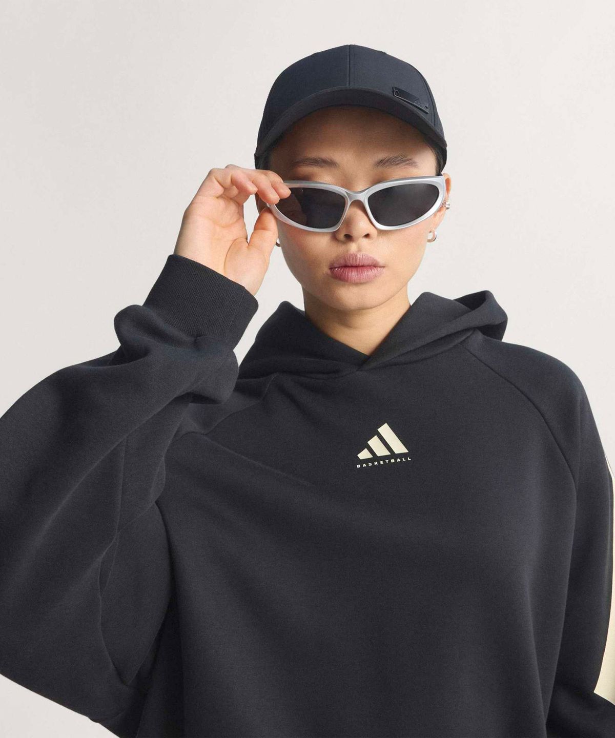 아디다스(ADIDAS) 바스켓볼 3-스트라이프 플리스 후디 - 블랙 / JZ7914