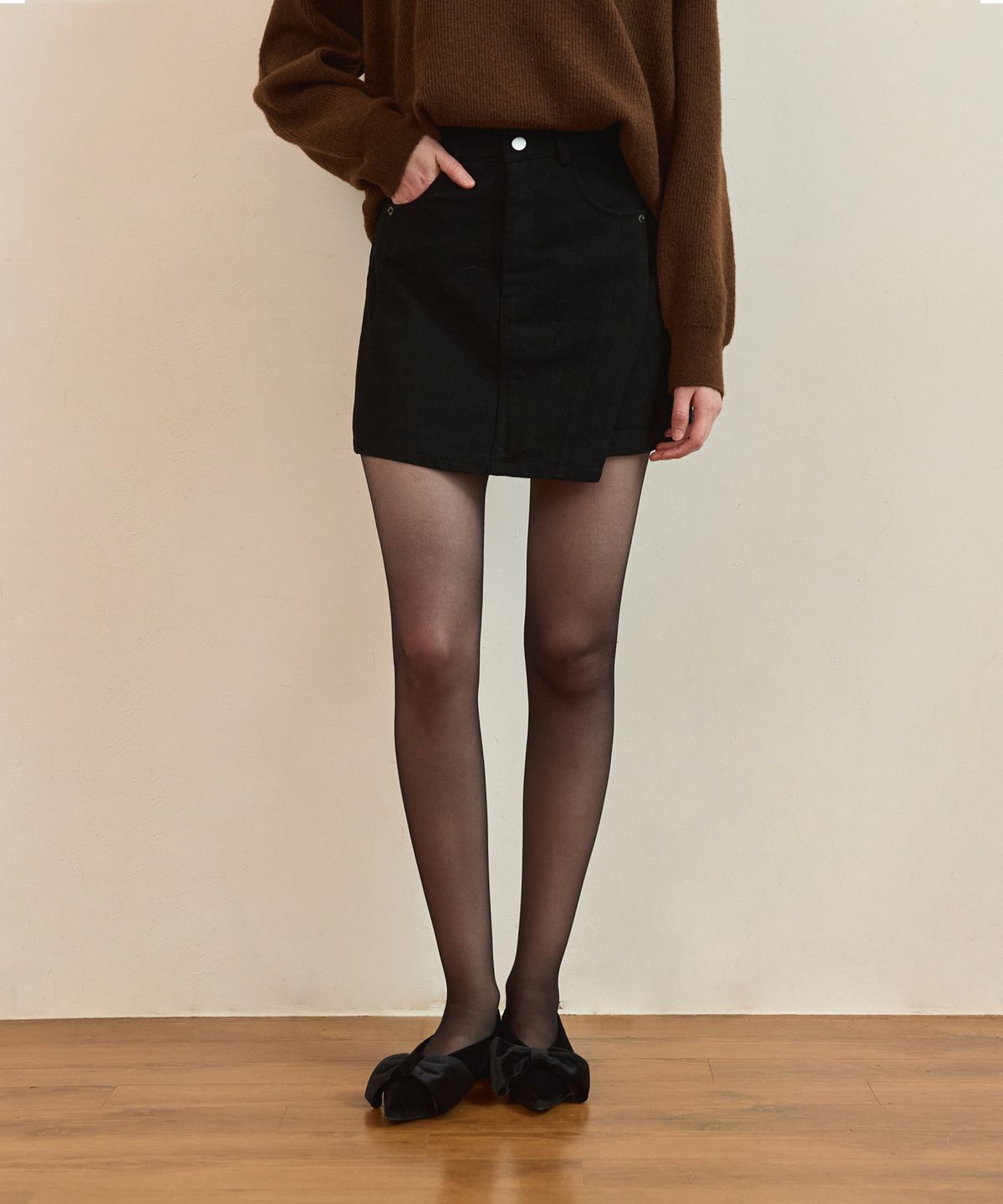 어다울(ADAUL) Unbalance cut mini skirt - black