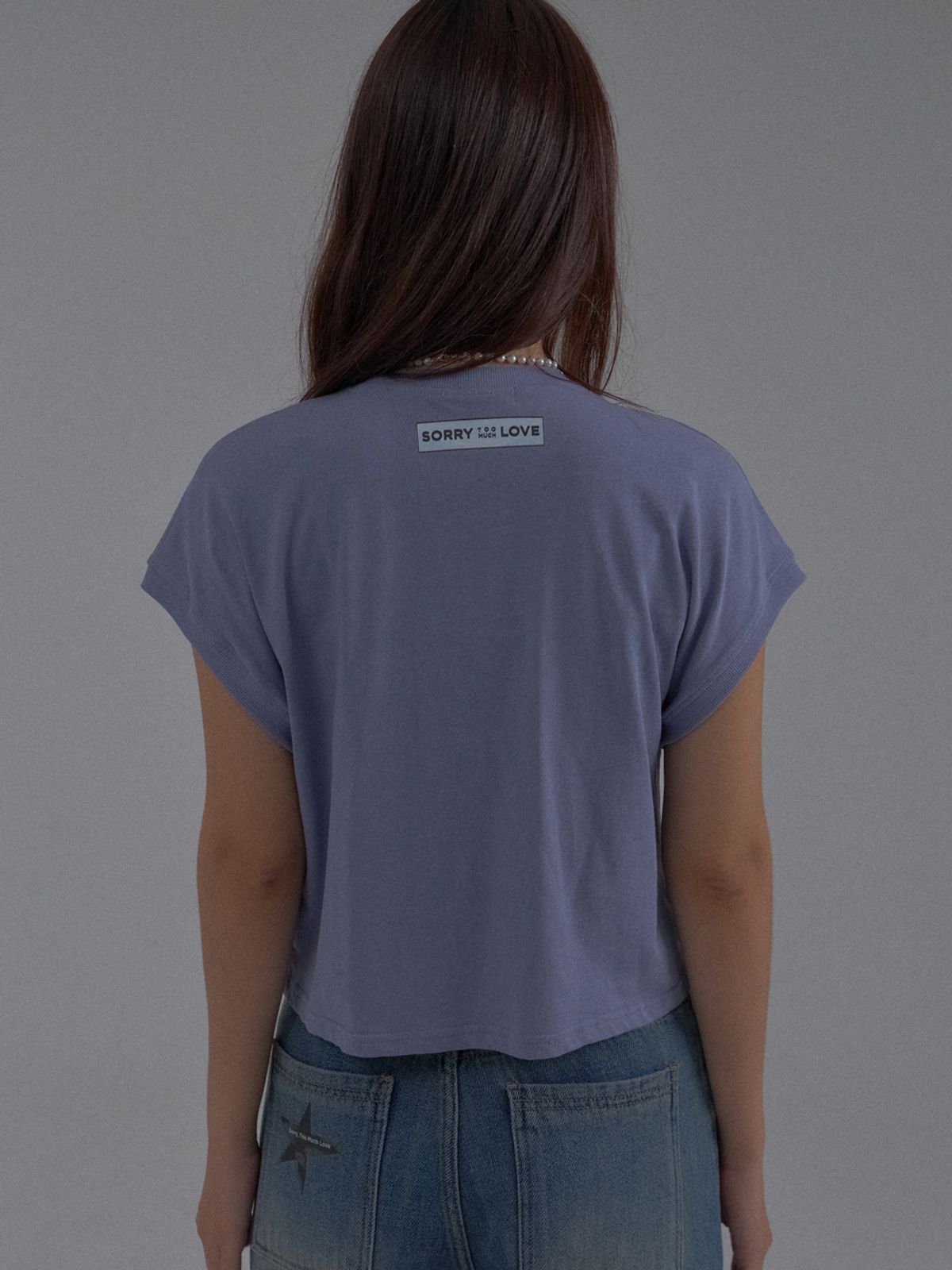 쏘리, 투 머치 러브(SORRY, TOO MUCH LOVE) Dropped Shoulder Lettering Crop T-Shirt_Purple