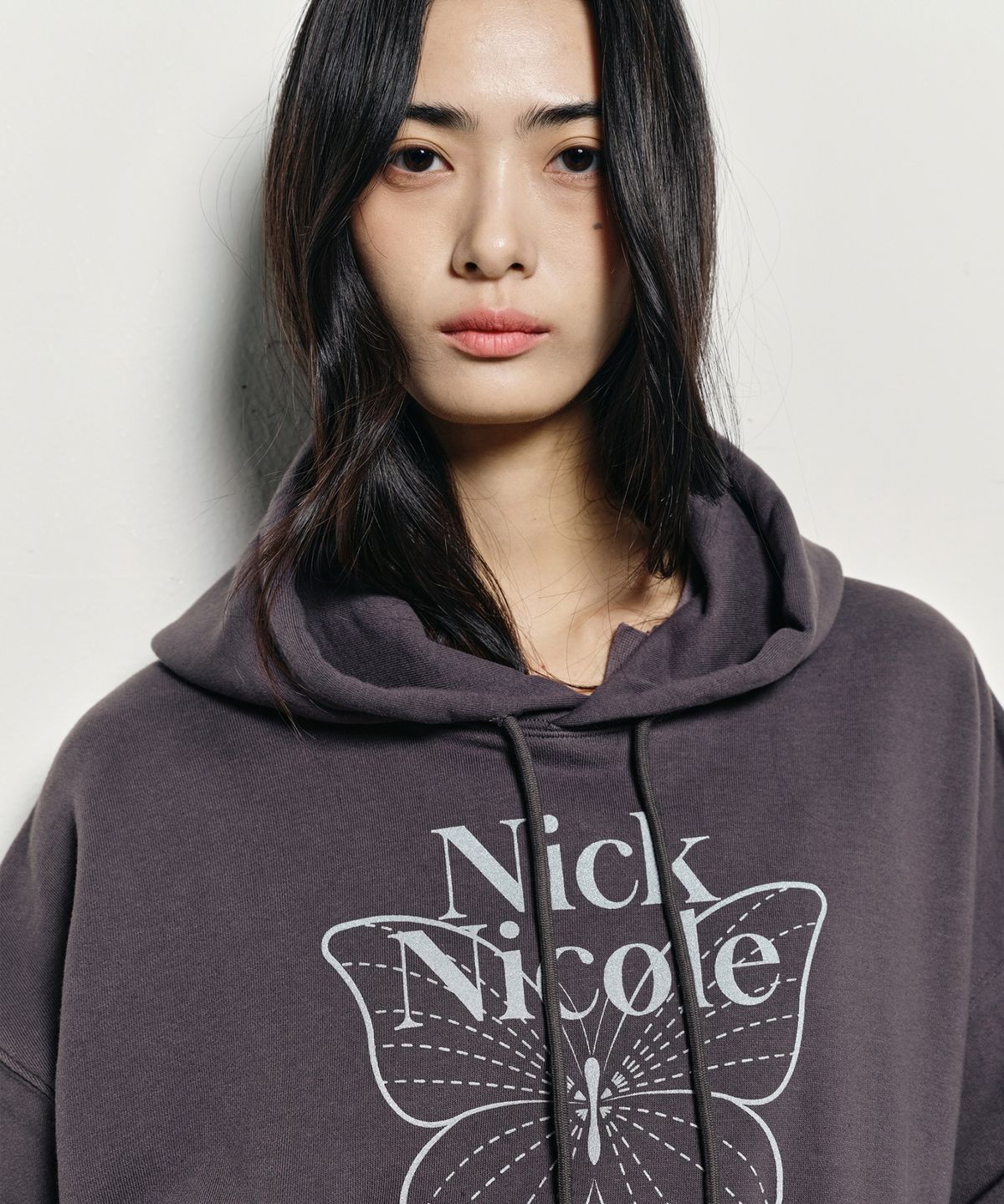 닉앤니콜(NICK&NICOLE) BUTTERFLY SIGNATURE HOODIE_CHARCOAL SILVER