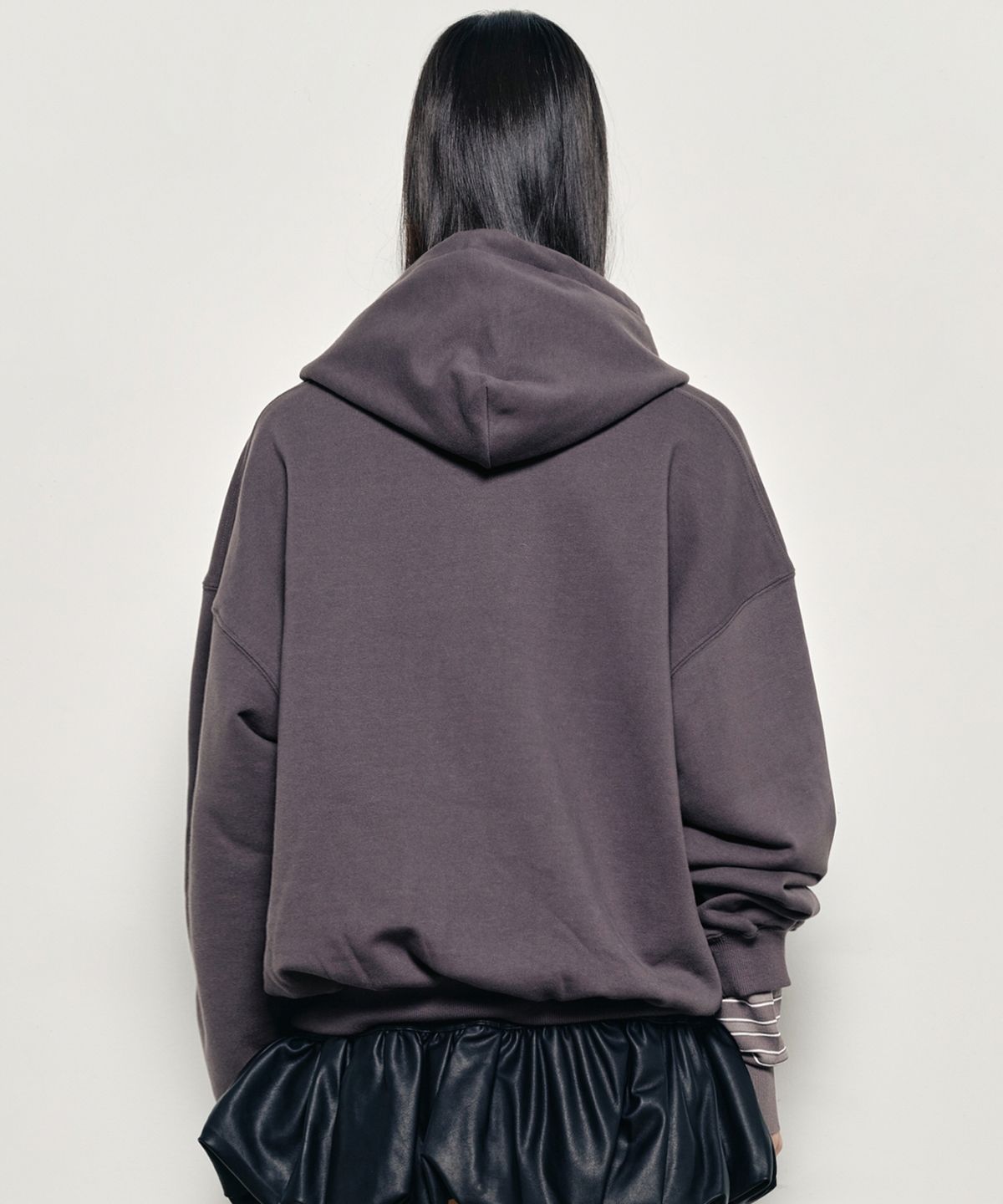 닉앤니콜(NICK&NICOLE) BUTTERFLY SIGNATURE HOODIE_CHARCOAL SILVER