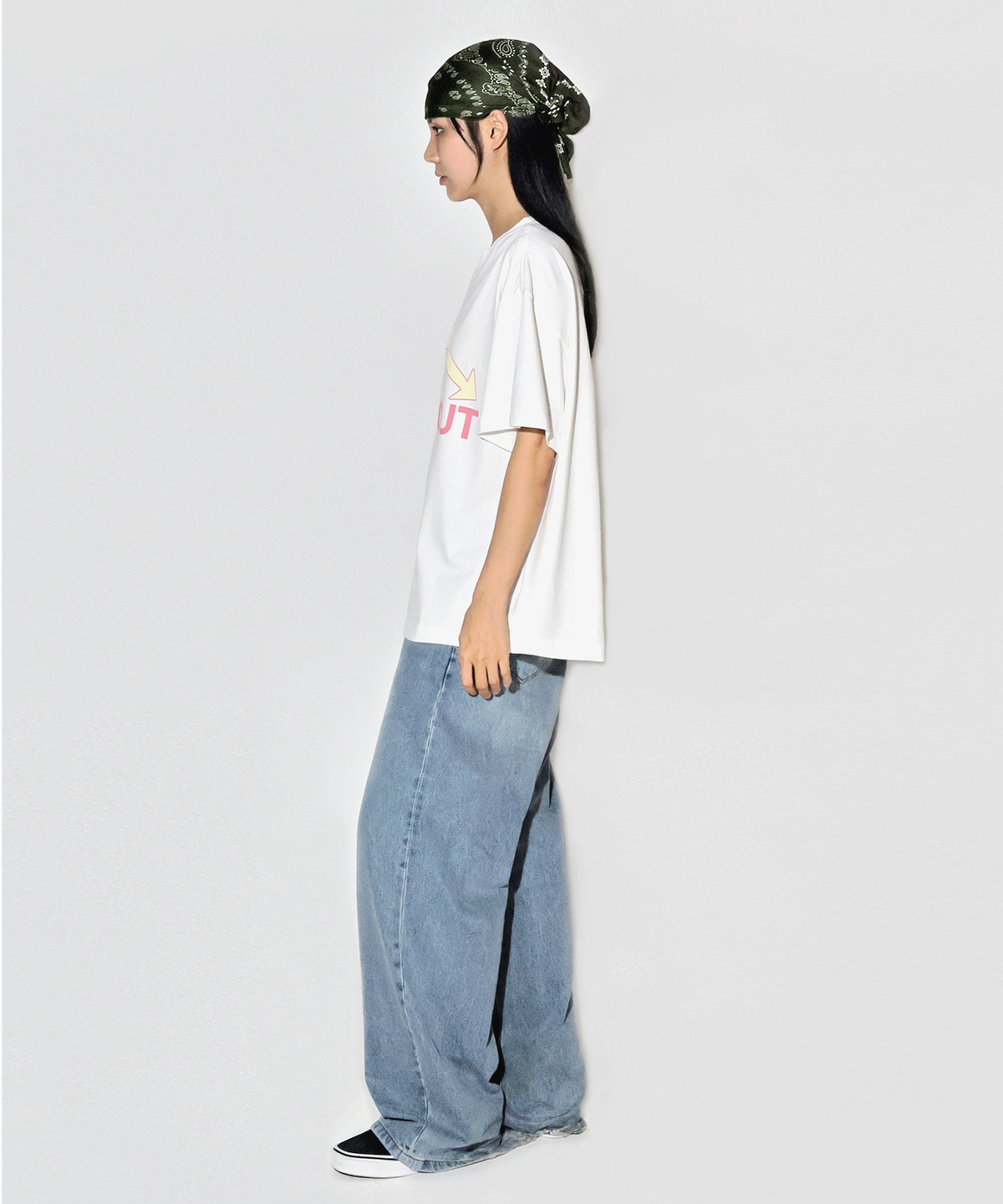 레어 온 레어(RARE ON RARE) 어로우 그래픽 티셔츠