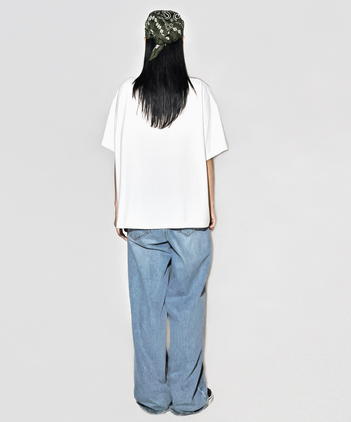 레어 온 레어(RARE ON RARE) 어로우 그래픽 티셔츠