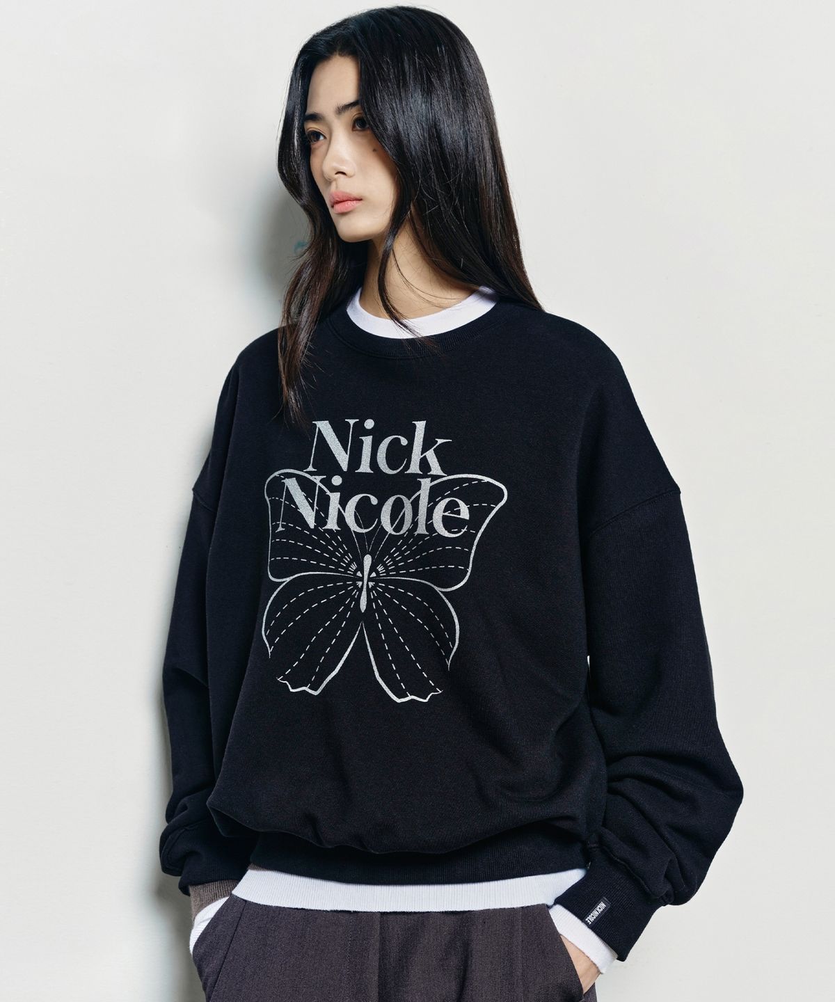 닉앤니콜(NICK&NICOLE) BUTTERFLY SIGNATURE SWEATSHIRT_BLACK SILVER