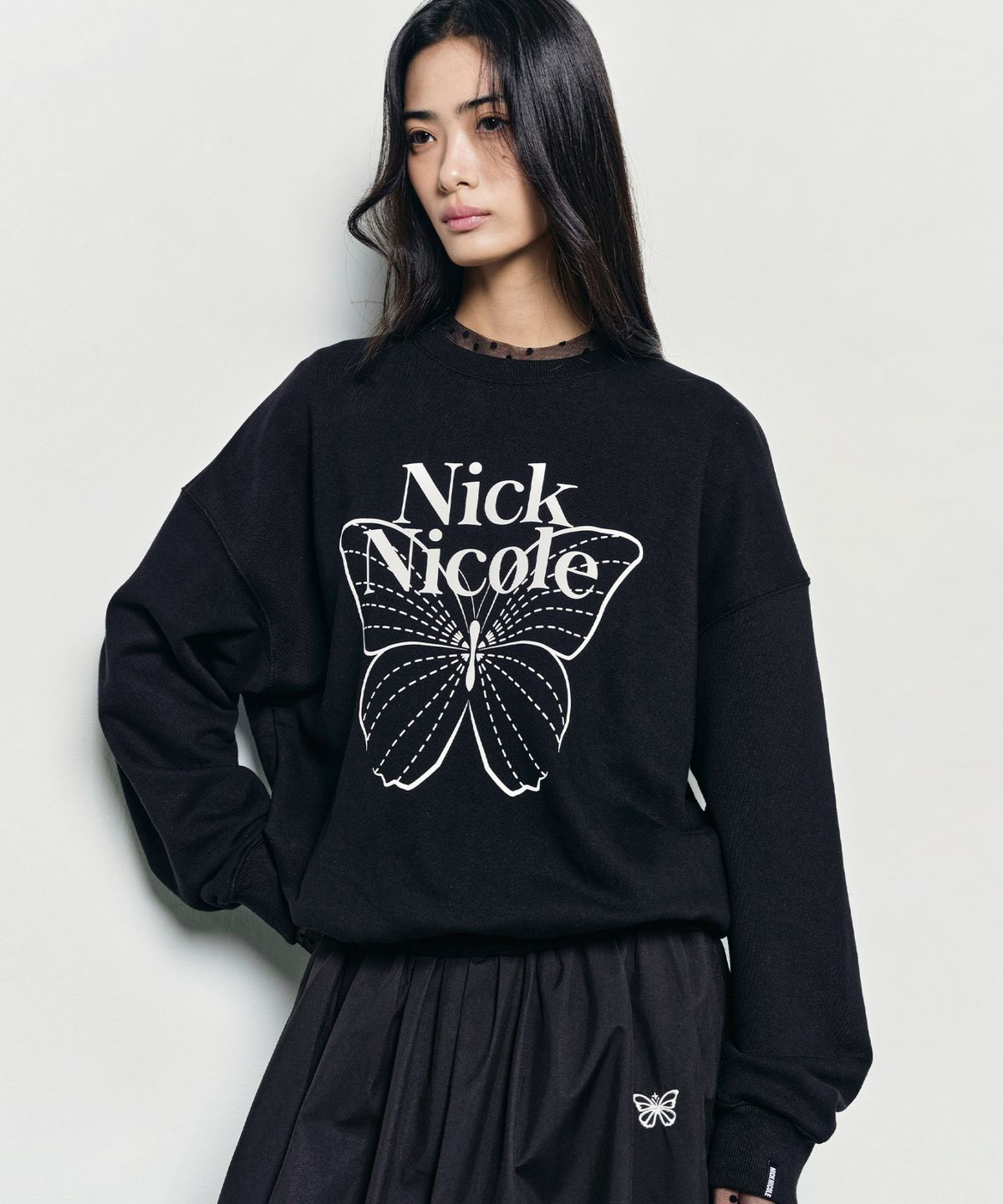 닉앤니콜(NICK&NICOLE) BUTTERFLY SIGNATURE SWEATSHIRT_BLACK WHITE