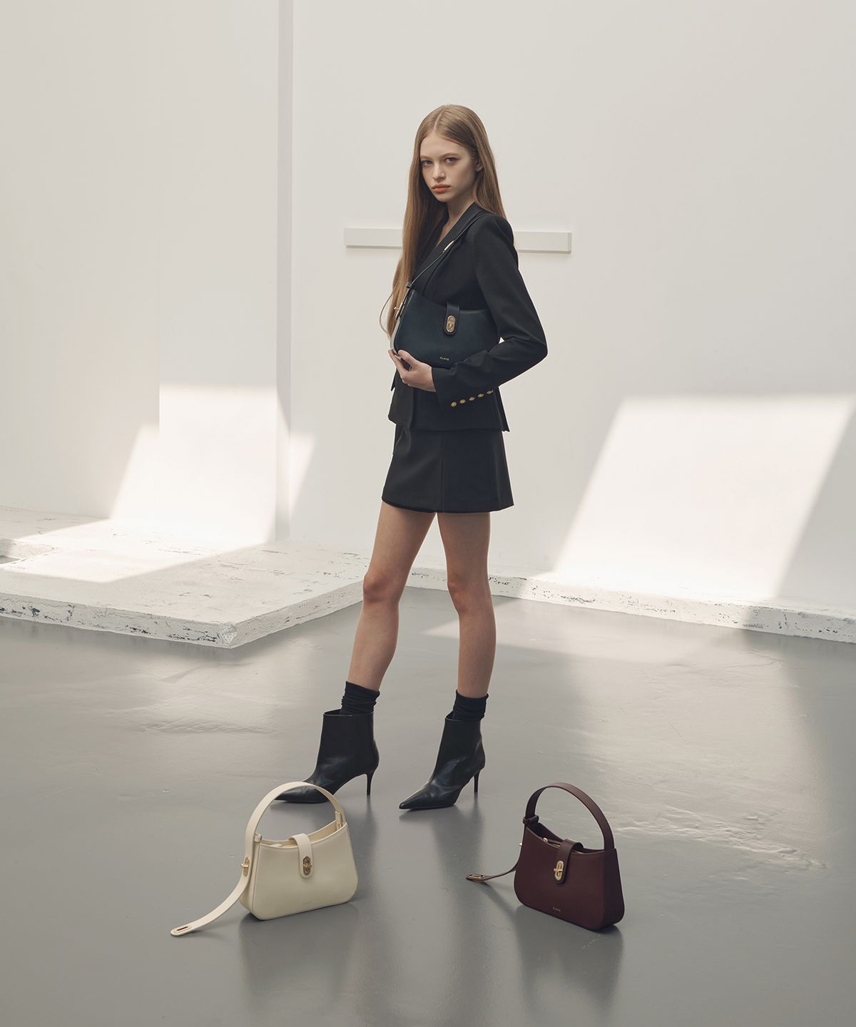 끌라베(CLAVE) 에스더 블랙 숄더백 (ESTHER  Black Shoulder Bag)