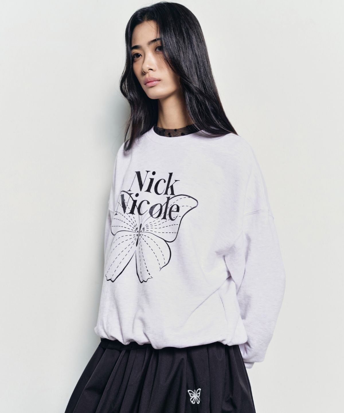 닉앤니콜(NICK&NICOLE) BUTTERFLY SIGNATURE SWEATSHIRT_MELANGE BLACK