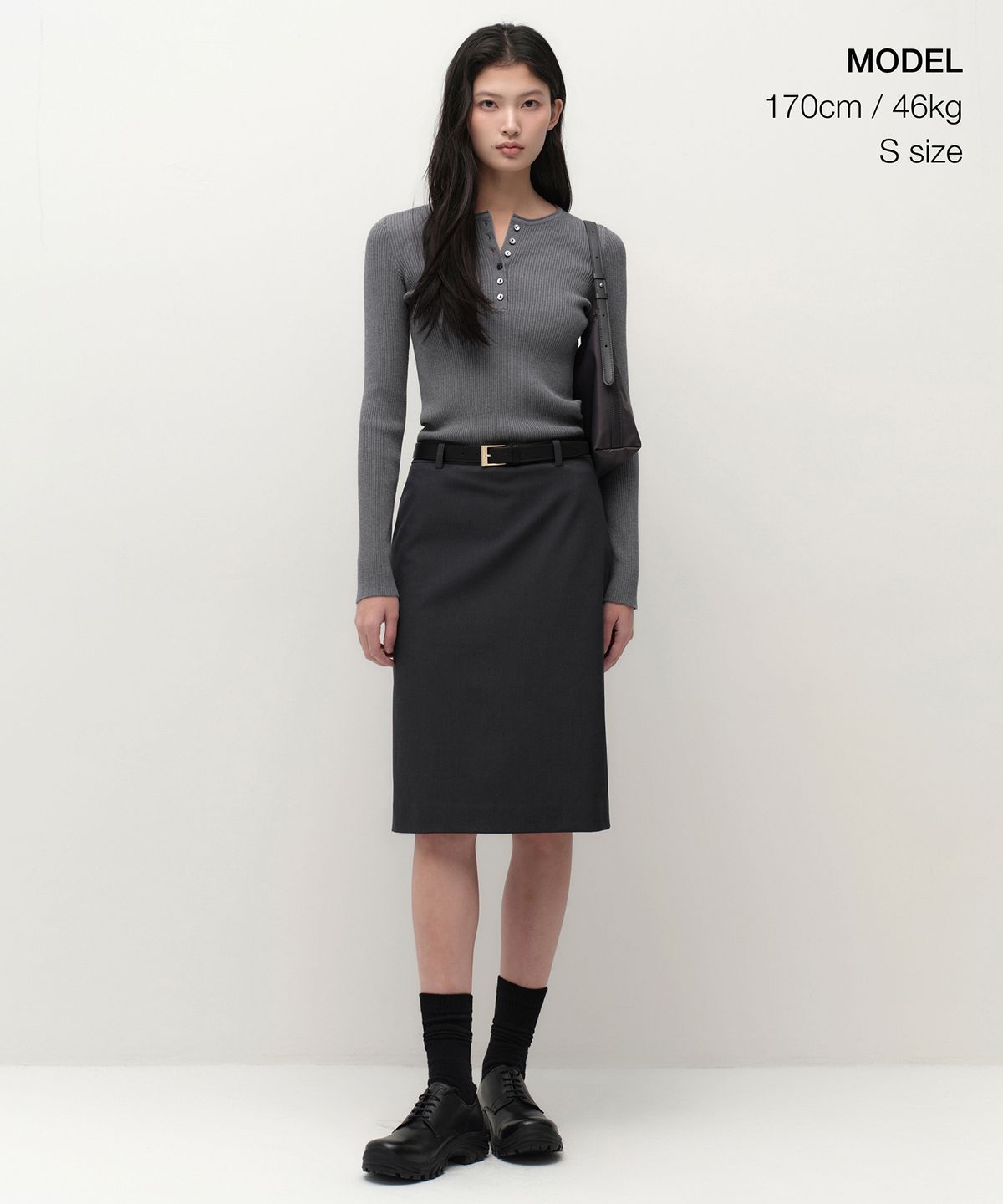 무신사 스탠다드 우먼(MUSINSA STANDARD WOMAN) 우먼즈 리브드 슬림 헨리 넥 니트 [미디엄 그레이]