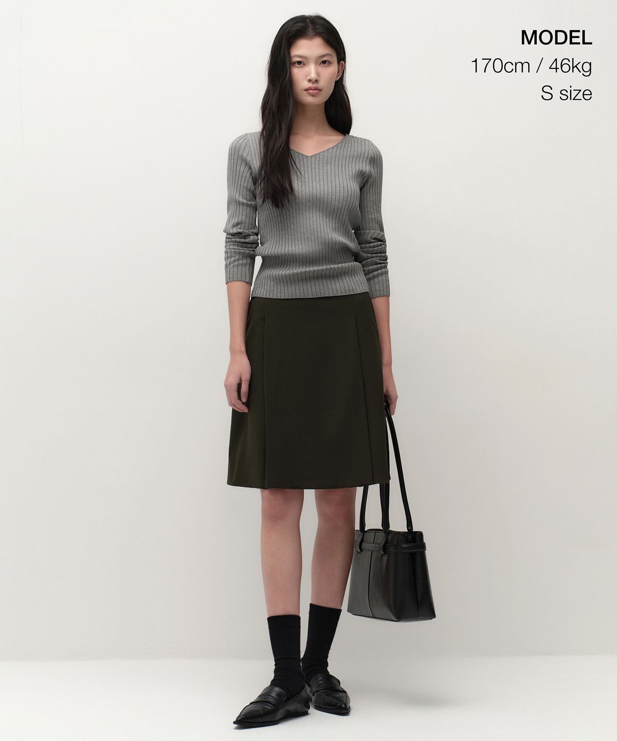 무신사 스탠다드 우먼(MUSINSA STANDARD WOMAN) 우먼즈 와이드 리브드 슬림 브이 넥 니트 [미디엄 그레이]