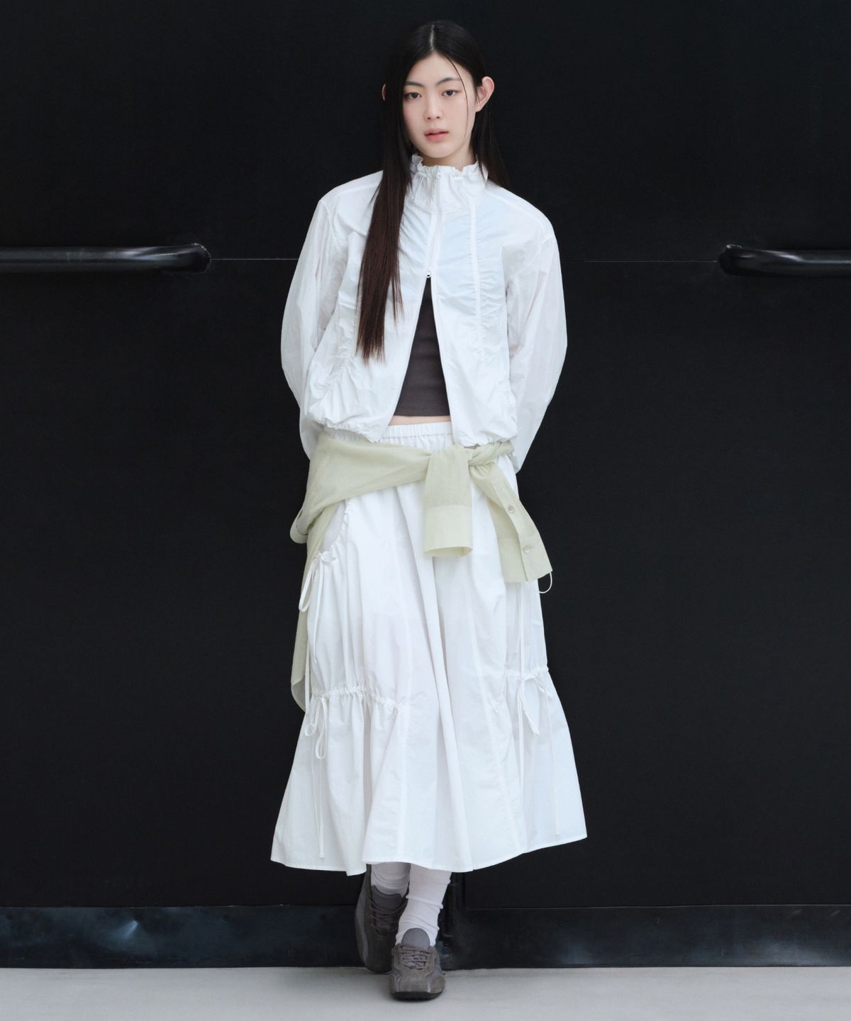 무신사 스탠다드 우먼(MUSINSA STANDARD WOMAN) 우먼즈 나일론 루치드 롱 스커트 [화이트]