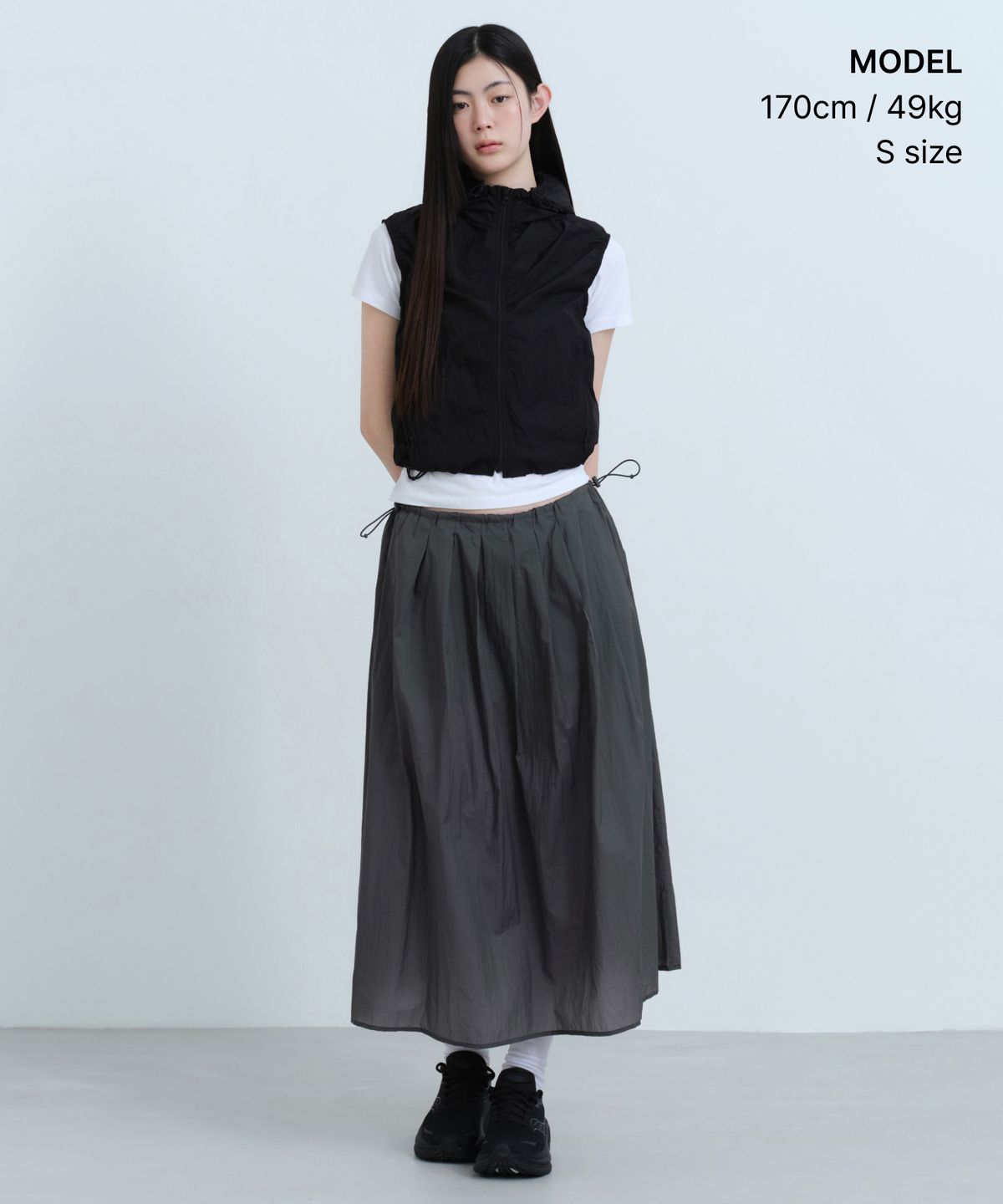 무신사 스탠다드 우먼(MUSINSA STANDARD WOMAN) 우먼즈 시어 나일론 플리츠 롱 스커트 [그레이]