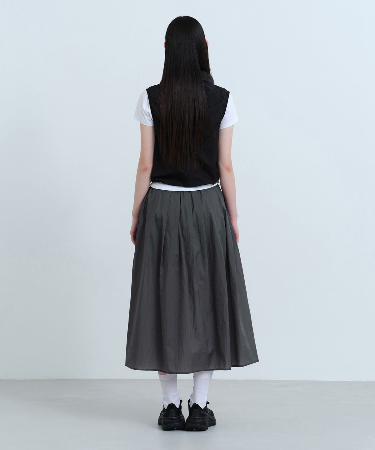 무신사 스탠다드 우먼(MUSINSA STANDARD WOMAN) 우먼즈 시어 나일론 플리츠 롱 스커트 [그레이]
