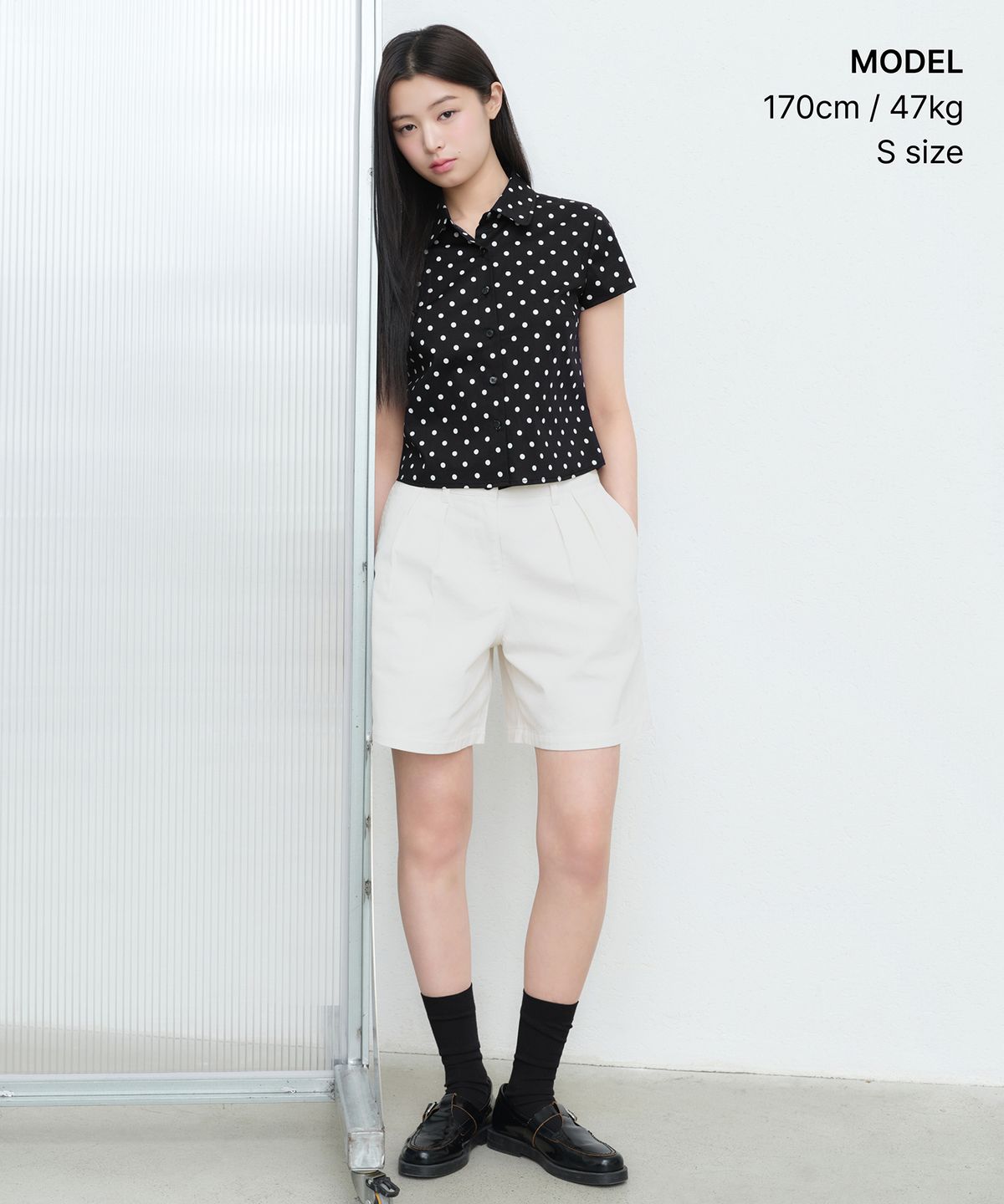 무신사 스탠다드 우먼(MUSINSA STANDARD WOMAN) 우먼즈 폴카 도트 캡 슬리브 셔츠 [블랙]