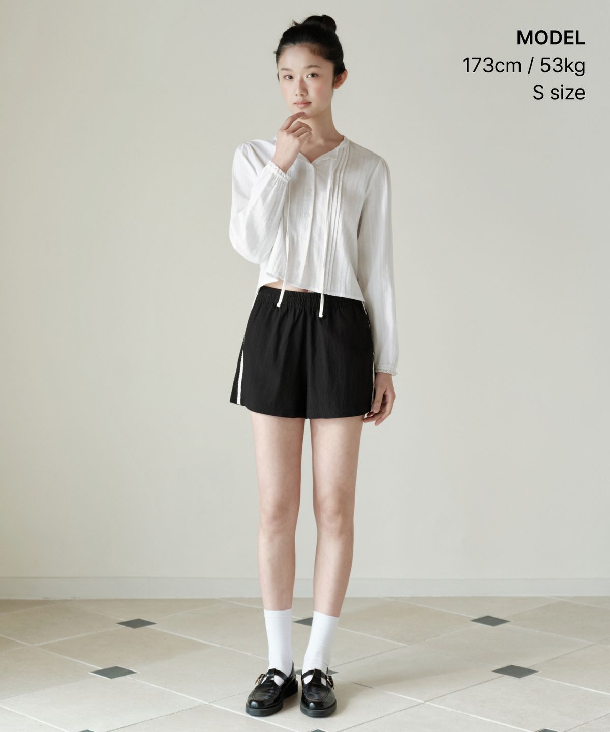 무신사 스탠다드 우먼(MUSINSA STANDARD WOMAN) 우먼즈 버티컬 텍스처드 코튼 핀턱 블라우스 [화이트]