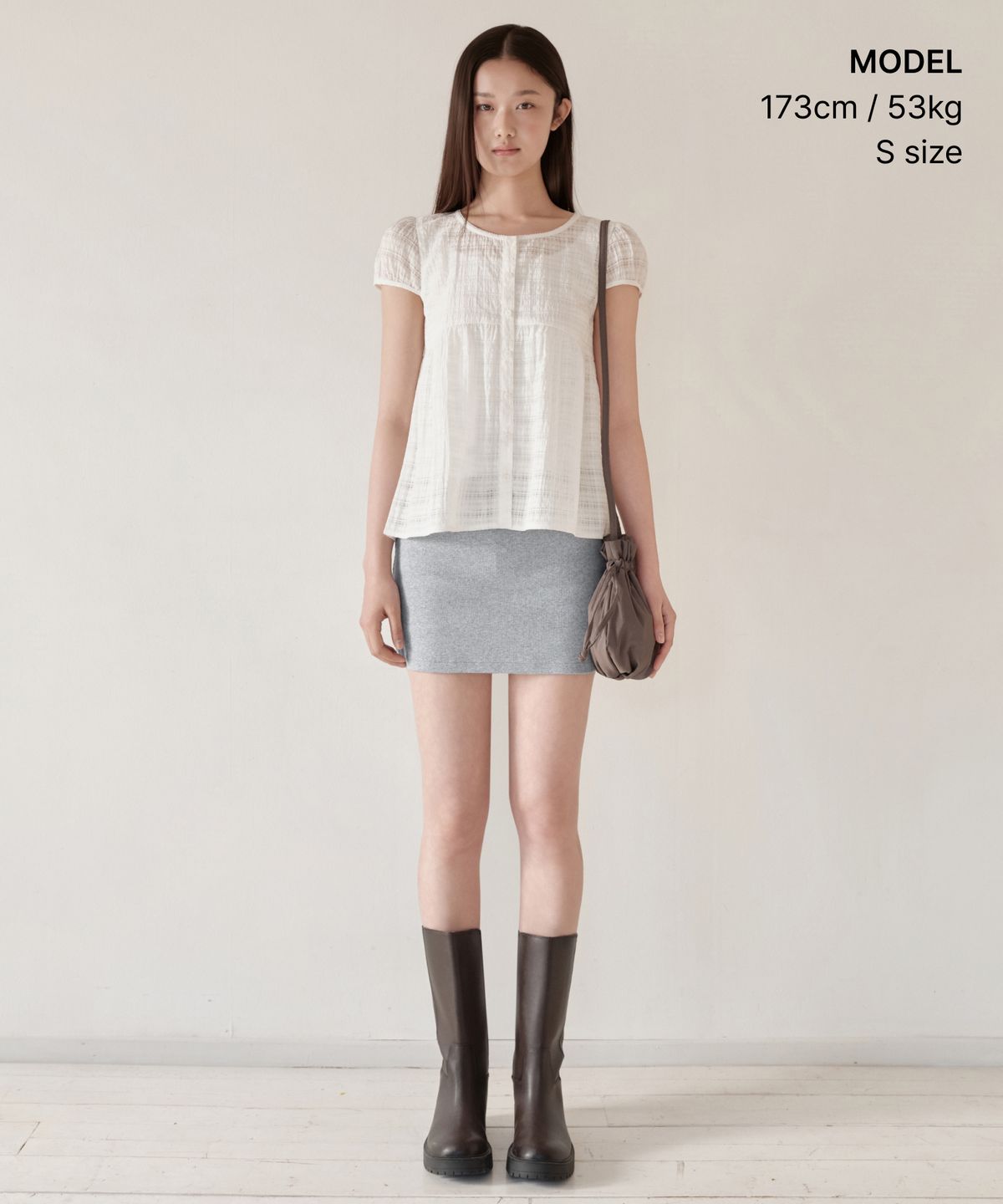 무신사 스탠다드 우먼(MUSINSA STANDARD WOMAN) 우먼즈 체크 텍스처드 베이비 돌 블라우스 [화이트]