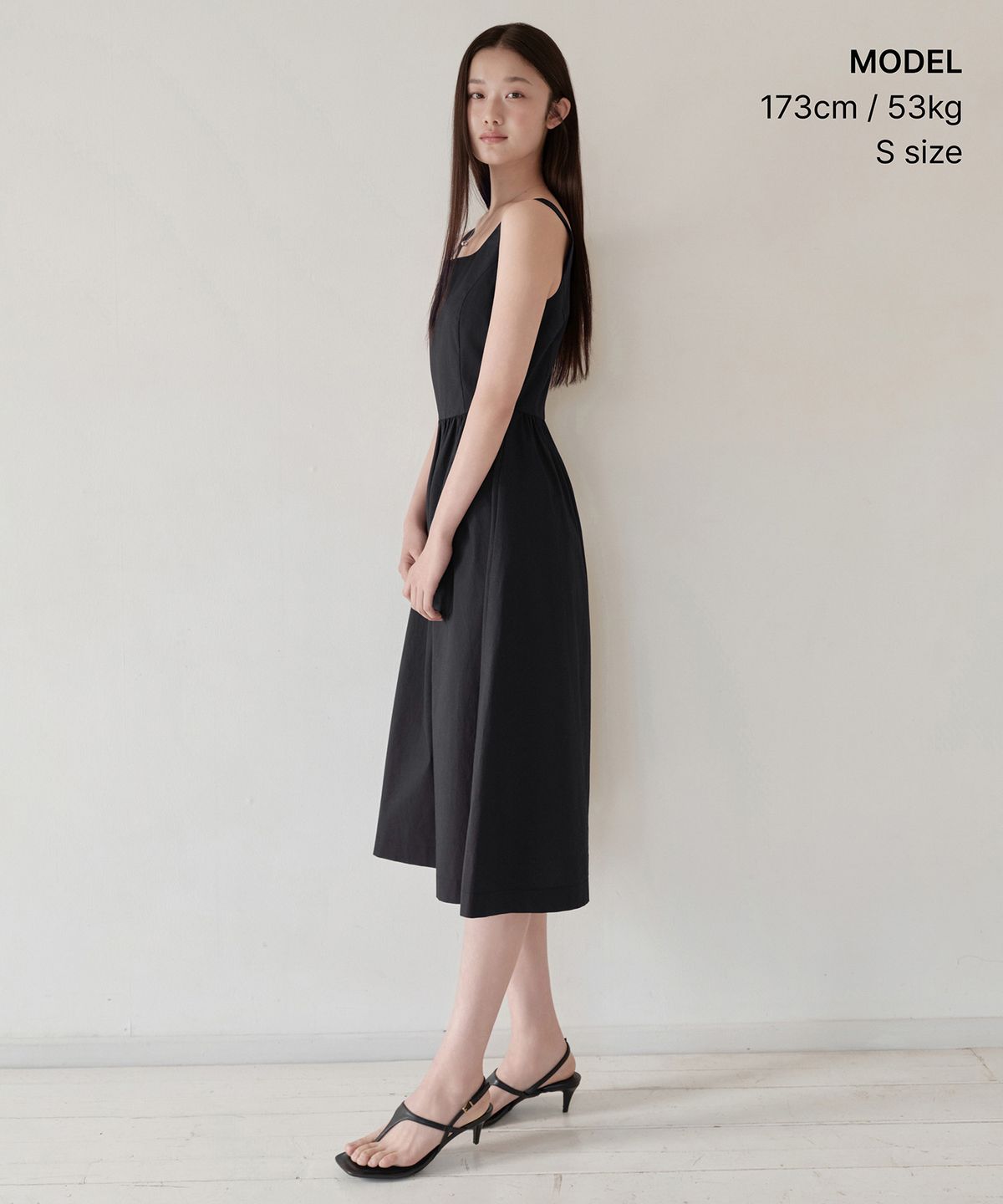 무신사 스탠다드 우먼(MUSINSA STANDARD WOMAN) 우먼즈 포플린 슬리브리스 롱 드레스 [블랙]