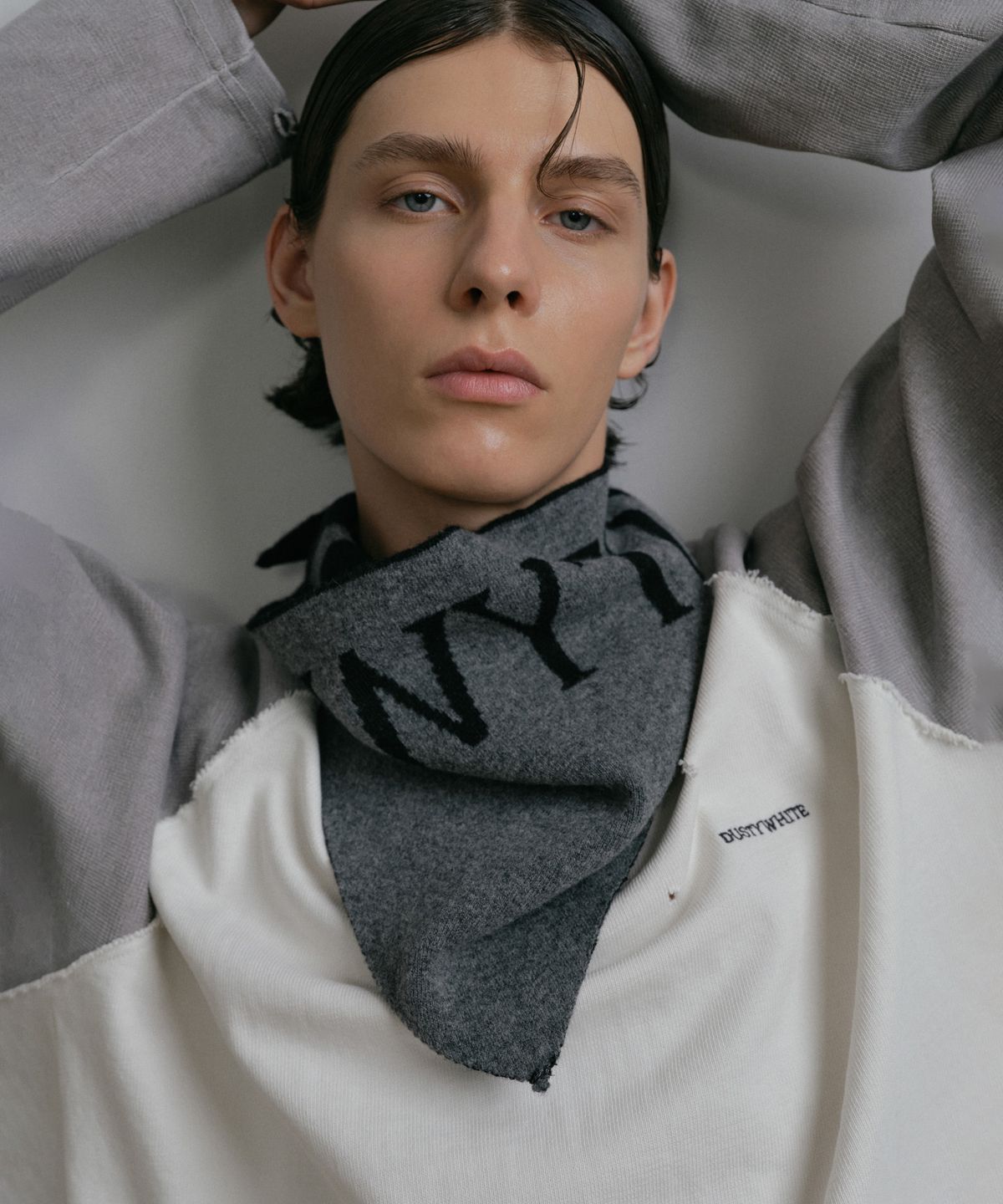 더스티화이트(DUSTYWHITE) DUSTYWHITE LAMBSWOOL KNIT NECK SCARF