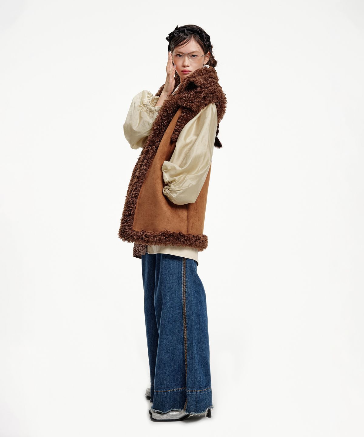 에이프런웨이(AIFERUNWAY) 노마드 더블 카라 카멜 퍼 베스트