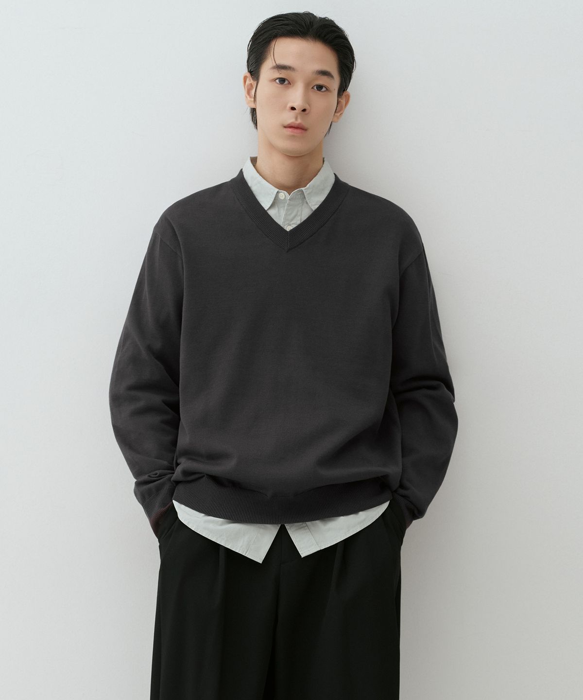 무신사 스탠다드(MUSINSA STANDARD) 워셔블 수피마 코튼 브이 넥 니트 [다크 그레이]