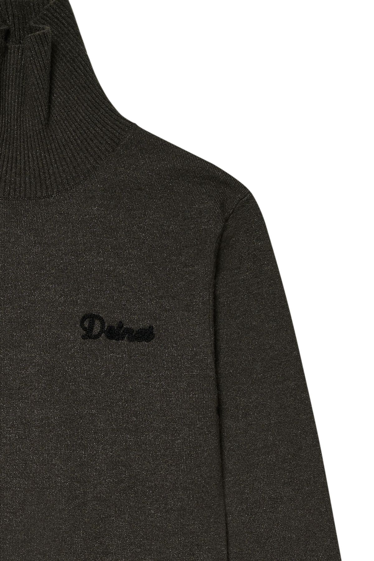 다이닛(DEINET) TURTLENECK SLIM KNIT TOP IN CHARCOAL