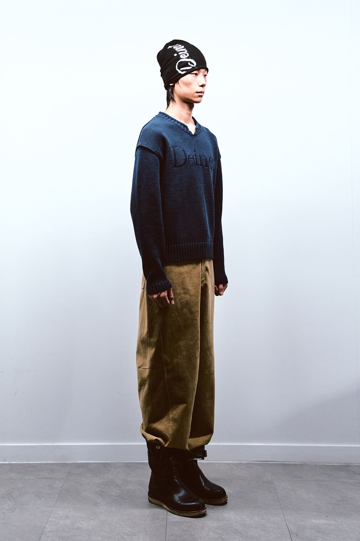 다이닛(DEINET) PEACH COTTON CURVED PANTS IN BEIGE
