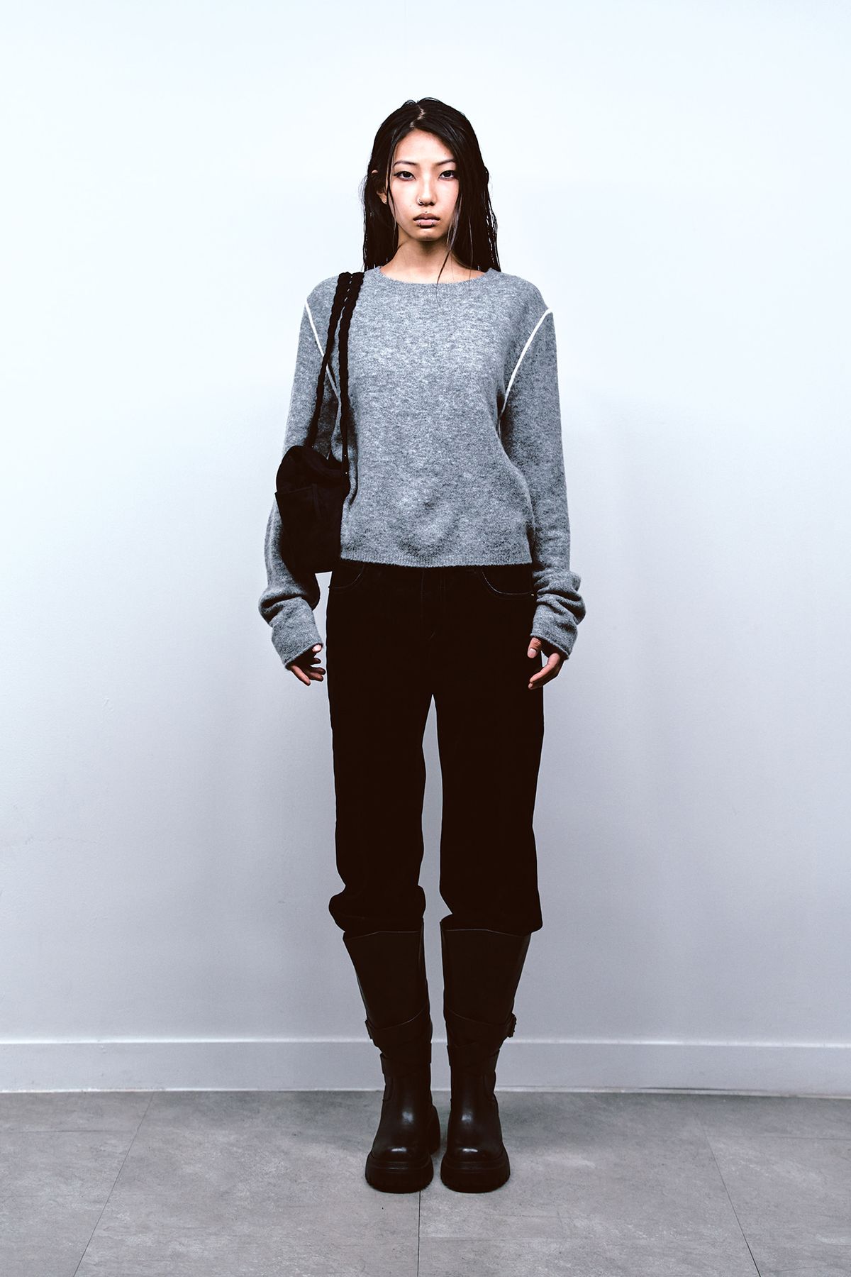 다이닛(DEINET) VELVET WASHED BOOT CUT DENIM PANTS IN BLACK