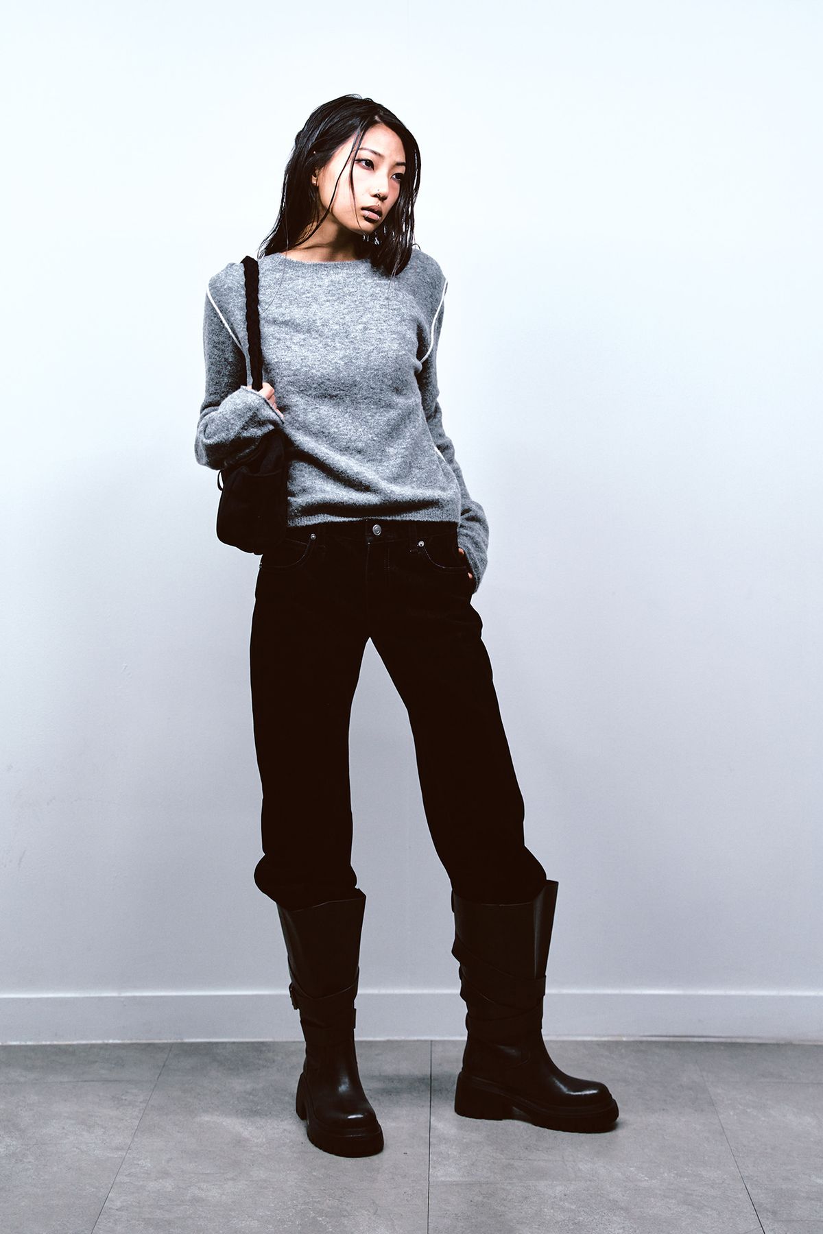다이닛(DEINET) VELVET WASHED BOOT CUT DENIM PANTS IN BLACK