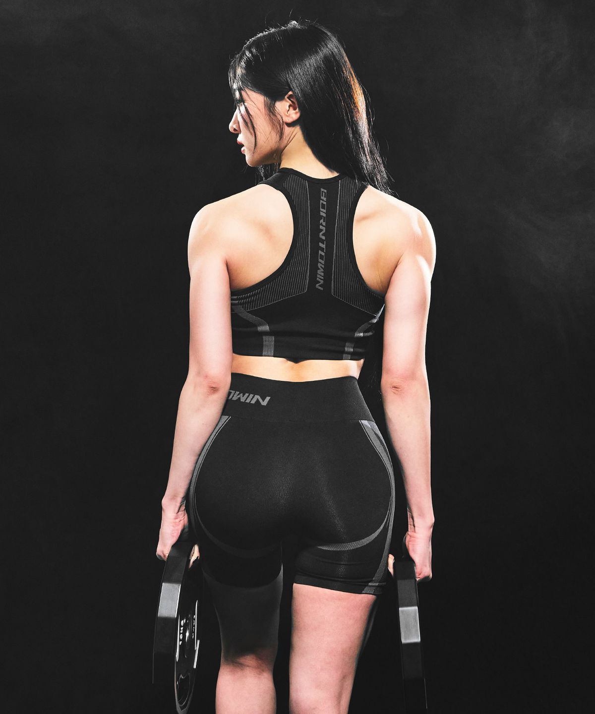 본투윈(BORN TO WIN) W SYMBOL B ECLIPSE SEAMLESS BRA TOP [BLACK]