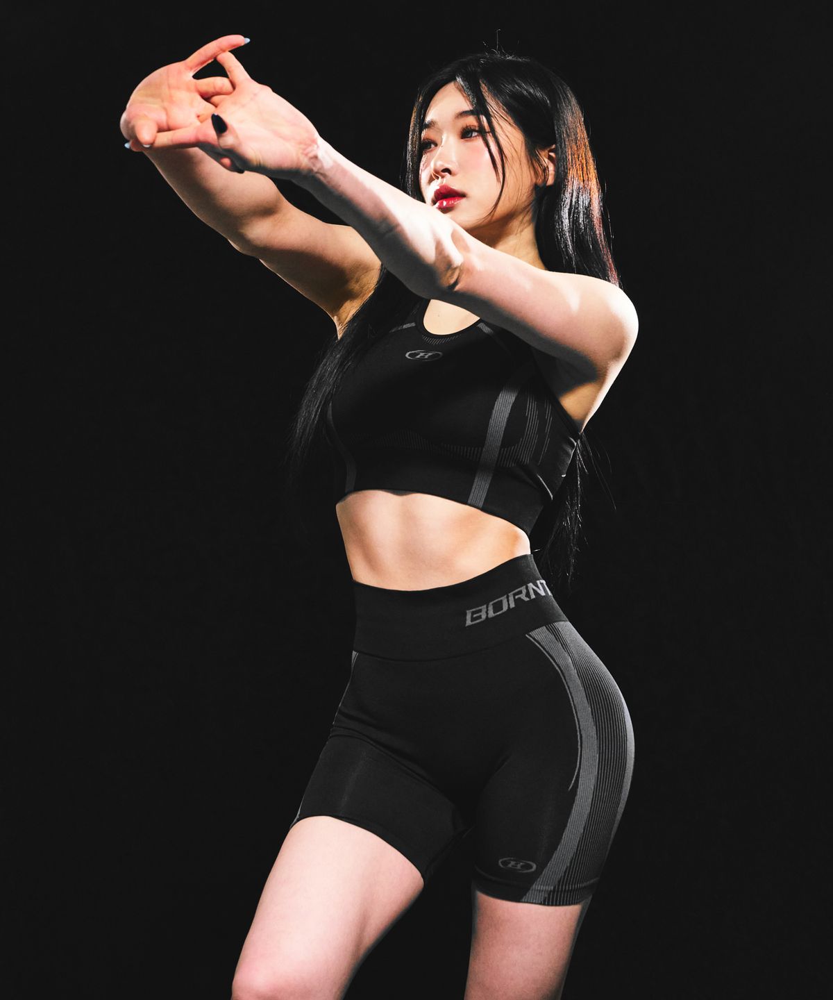 본투윈(BORN TO WIN) W SYMBOL B ECLIPSE SEAMLESS BRA TOP [BLACK]