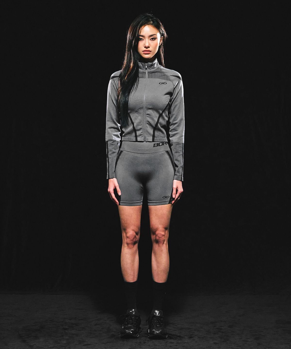 본투윈(BORN TO WIN) W SYMBOL B ECLIPSE SEAMLESS FULL ZIP-UP JACKET [CHARCOAL]