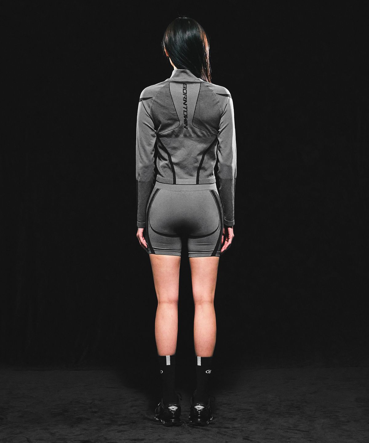 본투윈(BORN TO WIN) W SYMBOL B ECLIPSE SEAMLESS FULL ZIP-UP JACKET [CHARCOAL]