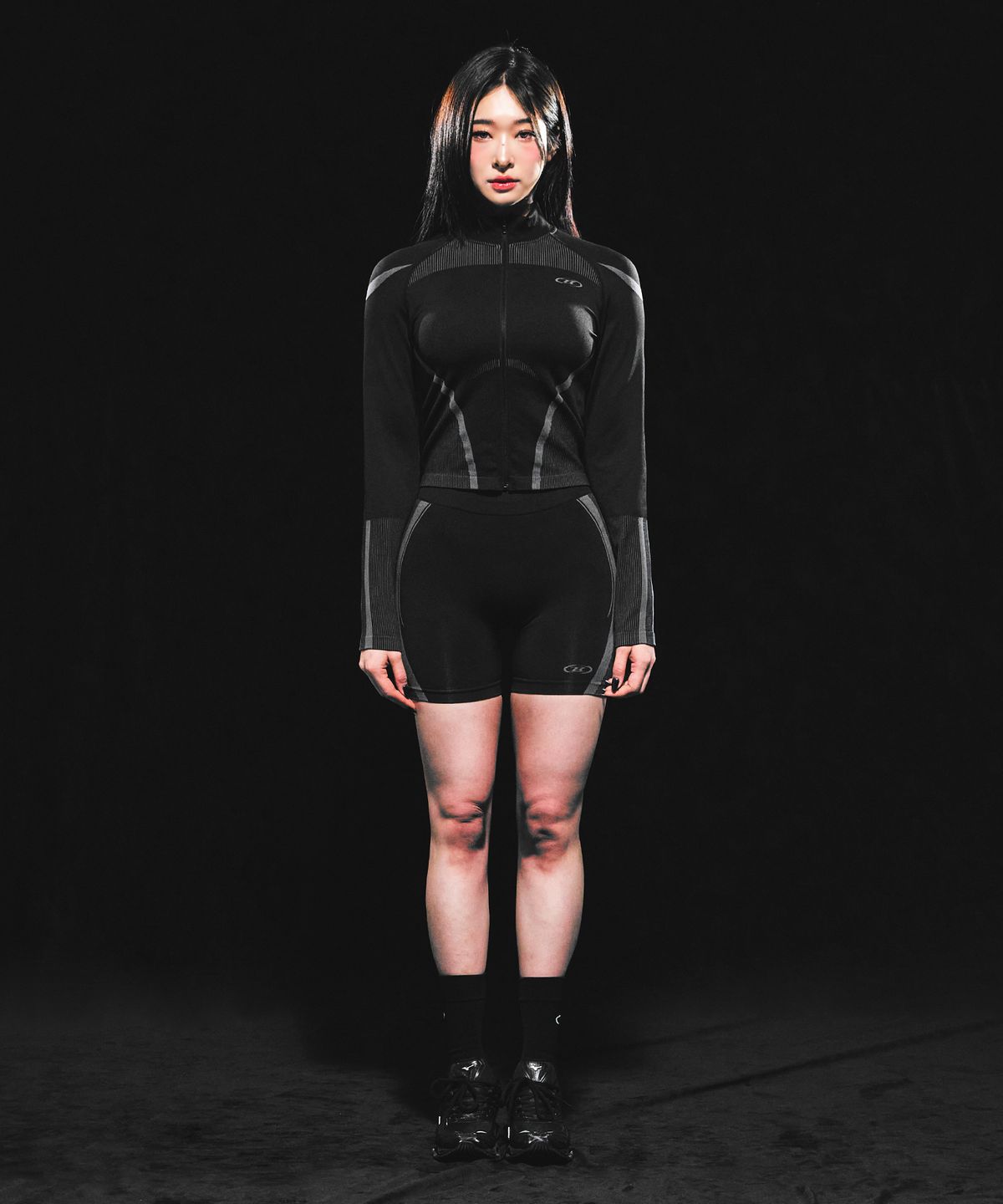 본투윈(BORN TO WIN) W SYMBOL B ECLIPSE SEAMLESS FULL ZIP-UP JACKET [BLACK]