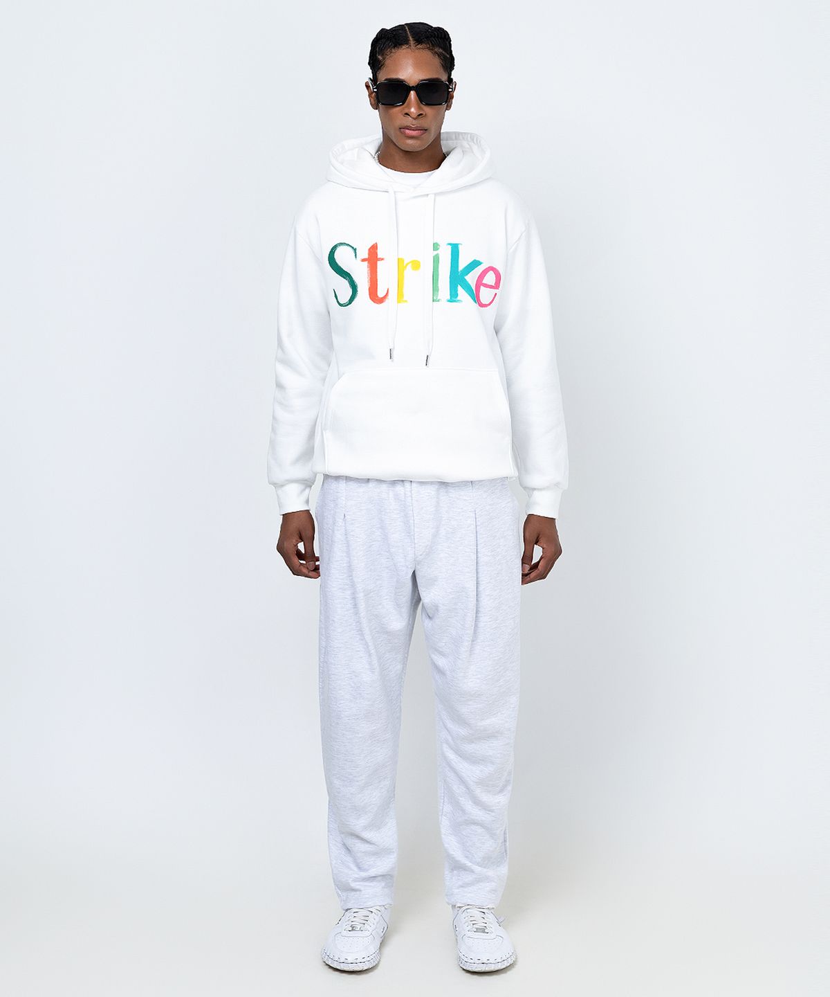 스트라이크(STRIKE) 볼륨 커브 스웨트 팬츠 (3 Colors)