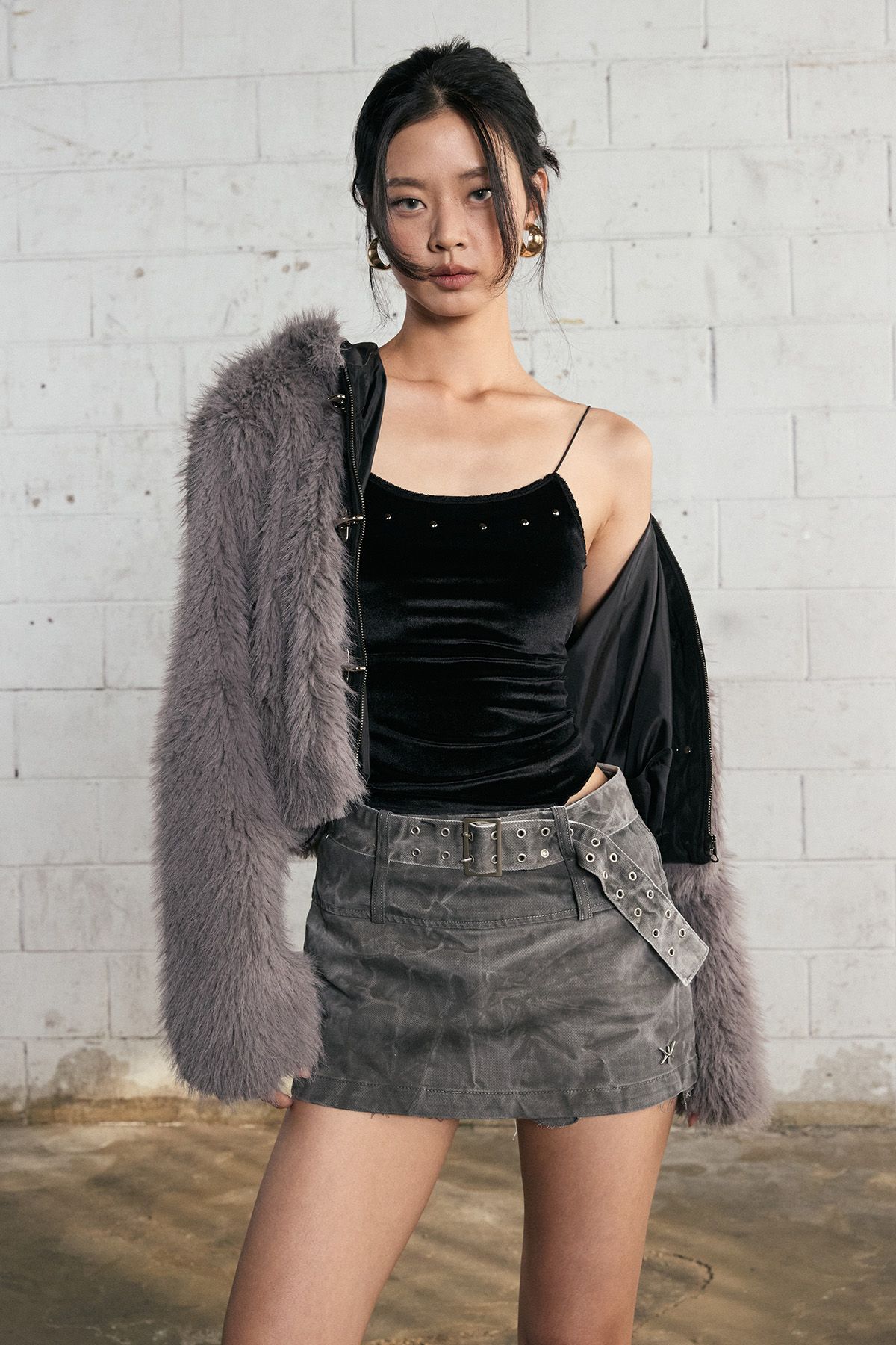 노 엑스트라 터치(NO EXTRA TOUCH) Velvet Stud Sleeveless (Black) / 25WTSL001BK