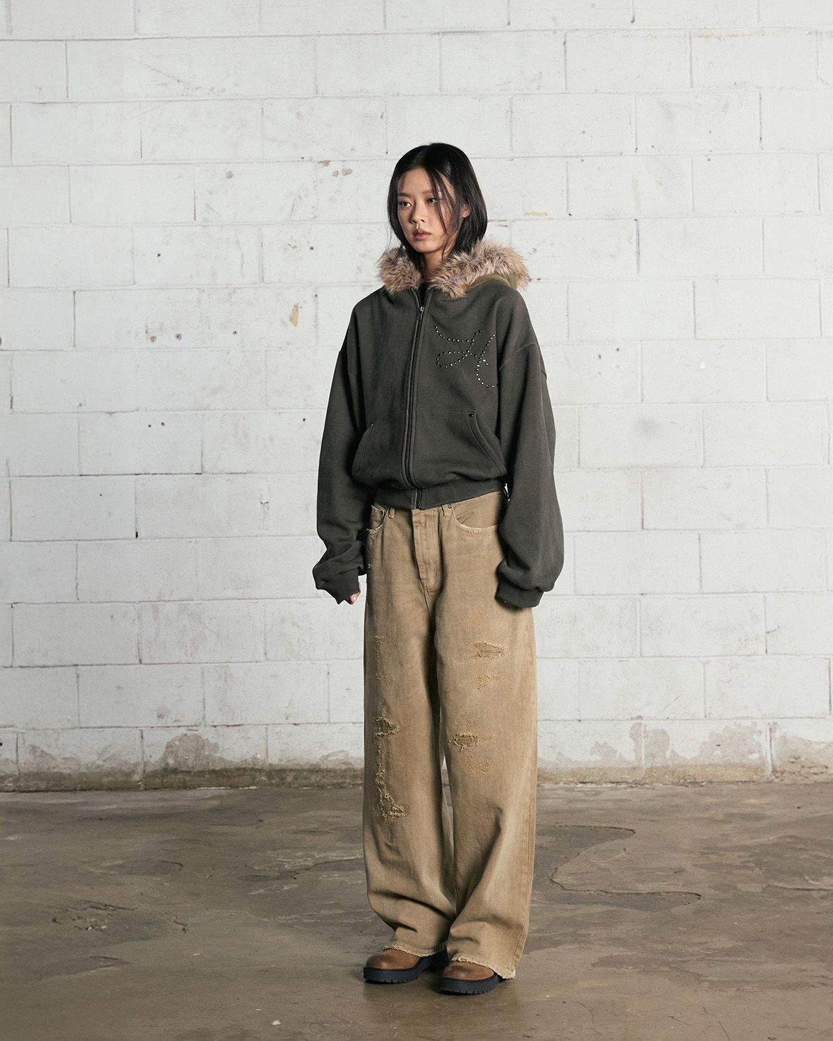 노 엑스트라 터치(NO EXTRA TOUCH) Vintage Fur-Trim Two-Tone Hoodie Zip-up (Khaki) / 25WTJP002KH