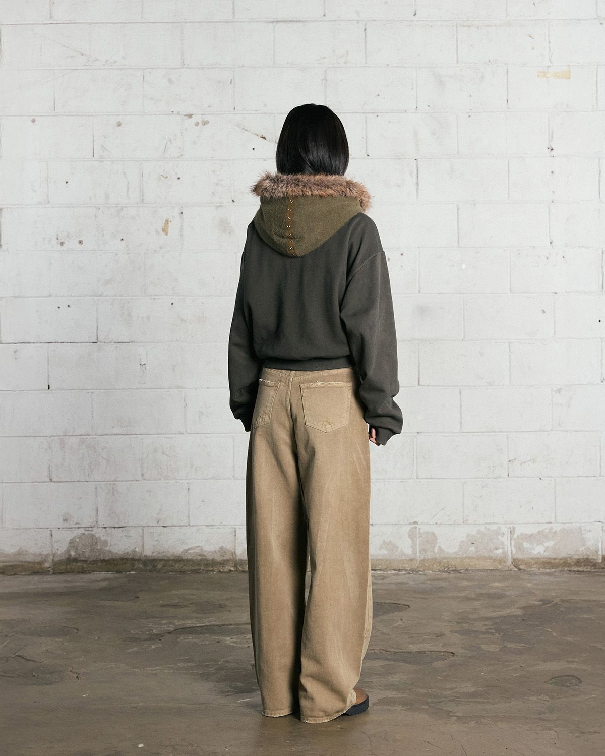 노 엑스트라 터치(NO EXTRA TOUCH) Vintage Fur-Trim Two-Tone Hoodie Zip-up (Khaki) / 25WTJP002KH