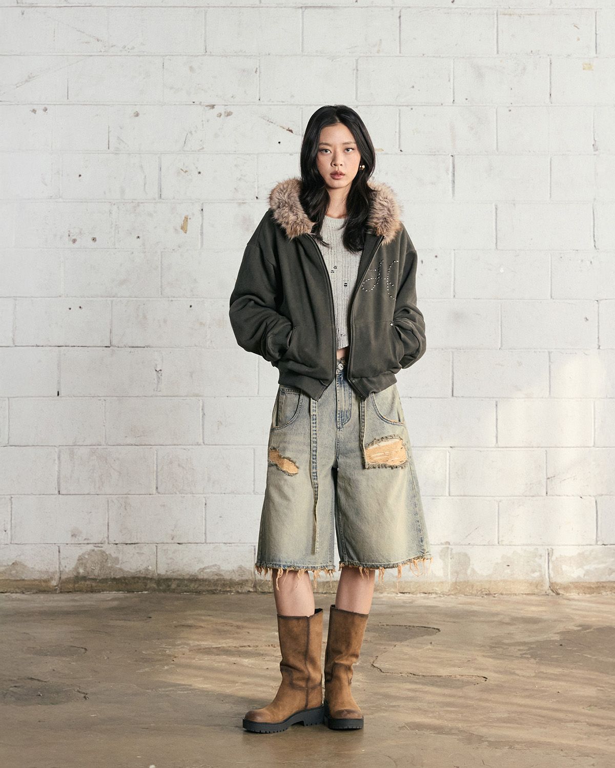 노 엑스트라 터치(NO EXTRA TOUCH) Vintage Fur-Trim Two-Tone Hoodie Zip-up (Khaki) / 25WTJP002KH