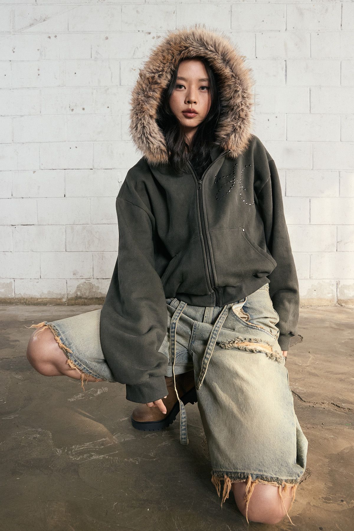 노 엑스트라 터치(NO EXTRA TOUCH) Vintage Fur-Trim Two-Tone Hoodie Zip-up (Khaki) / 25WTJP002KH