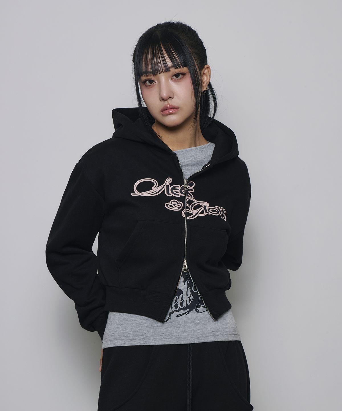 슬릭글로우(SLEEKGLOW) 투웨이 벌룬 크롭 후드 집업[블랙]