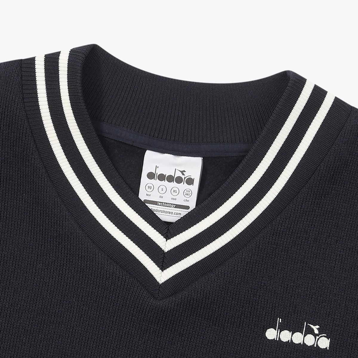 디아도라(diadora) 브러쉬드 코지 브이넥 맨투맨 우먼 NAVY