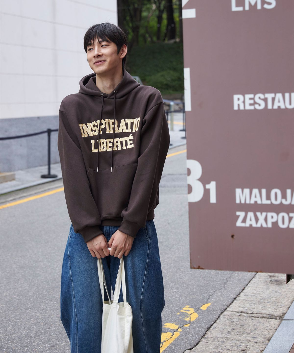 피오엘(POL) 리베테 아플리케 후드티_브라운