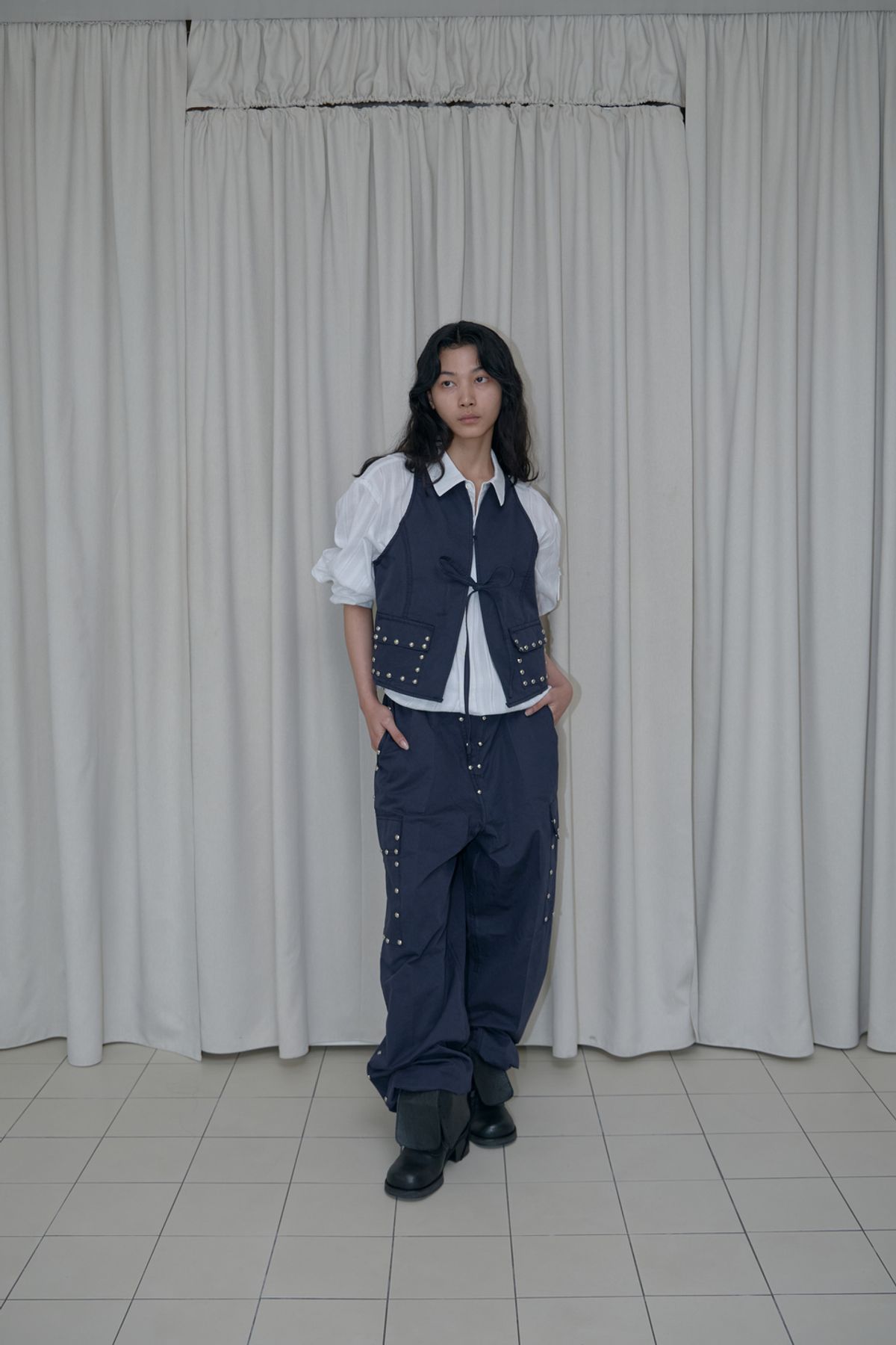 어텐즈(ATTENDS) Studded Vest (Navy)