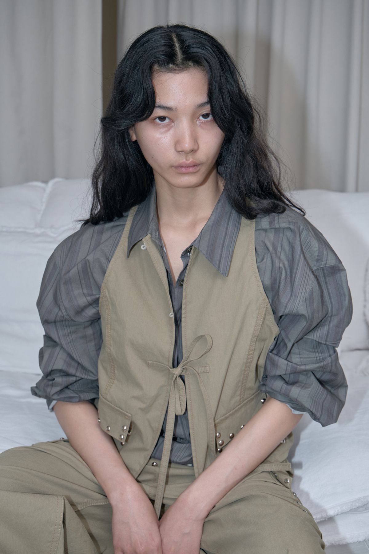 어텐즈(ATTENDS) Studded Vest (Begie)